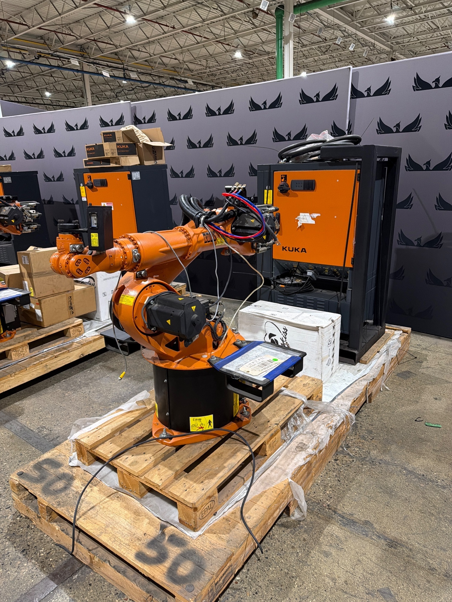 KUKA KR16 L6-2 w/ KR C4 Controls, 4R220 Feeder & TT3A Reamer NEW 2