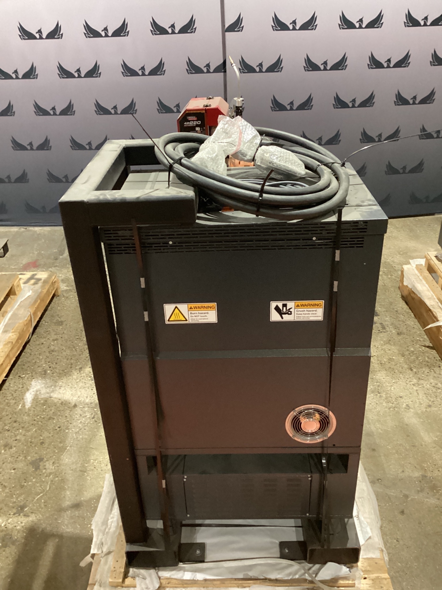 KUKA KR16 L6-2 w/ KR C4 Controls, 4R220 Feeder & TT3A Reamer NEW 4