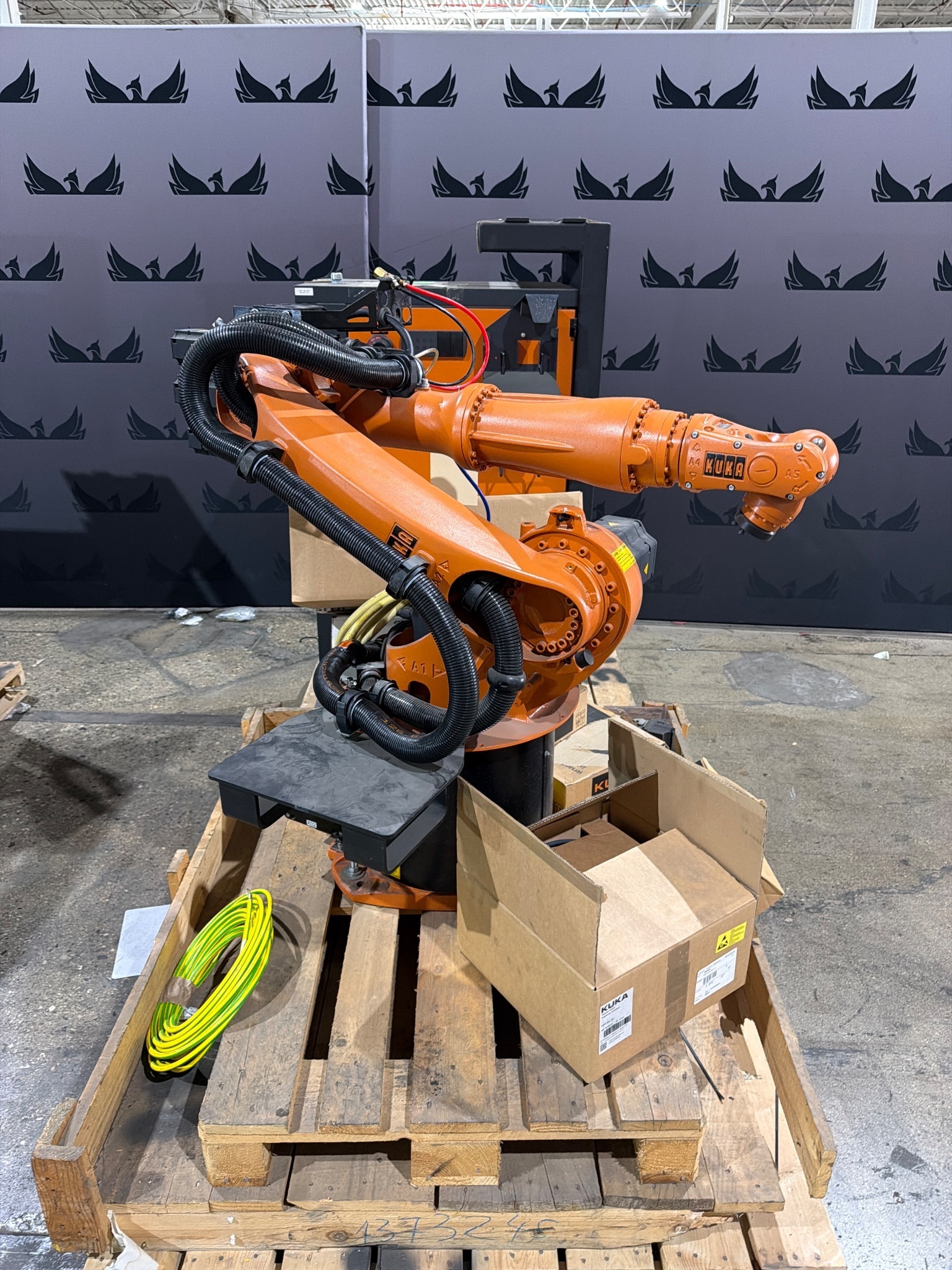 KUKA KR16 L6-2 w/ KR C4 Controls Lincoln R550 Weld Package & TT3A Reamer NEW 0