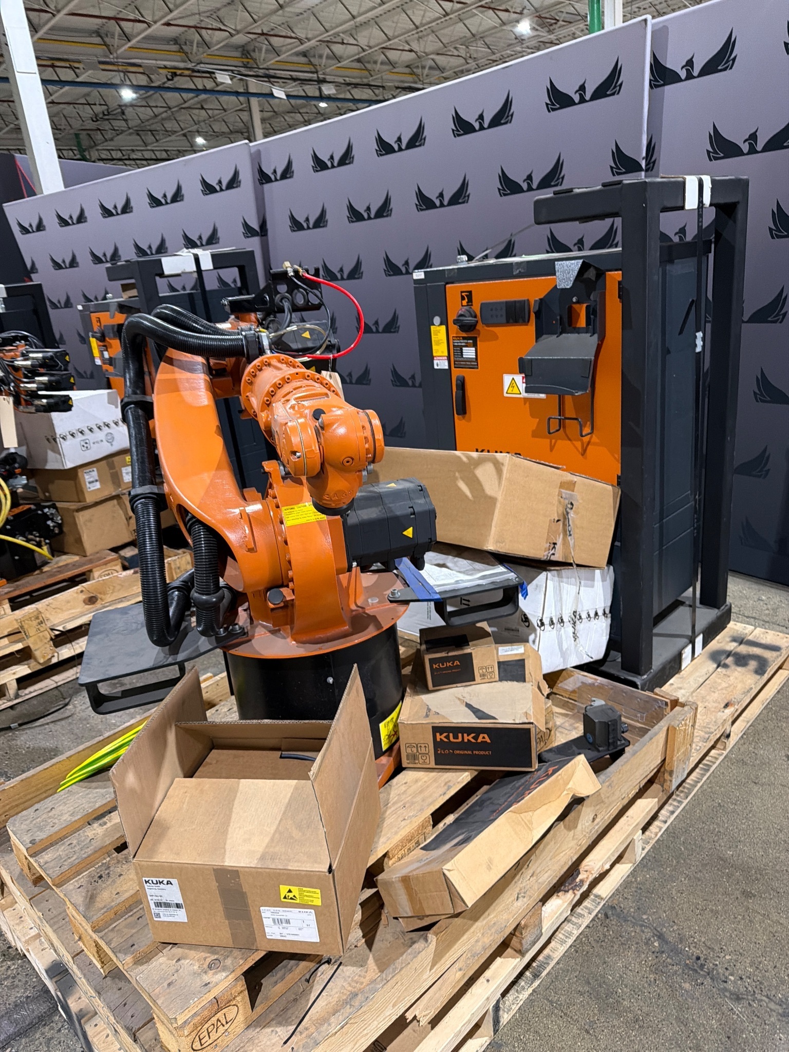 KUKA KR16 L6-2 w/ KR C4 Controls Lincoln R550 Weld Package & TT3A Reamer NEW 2