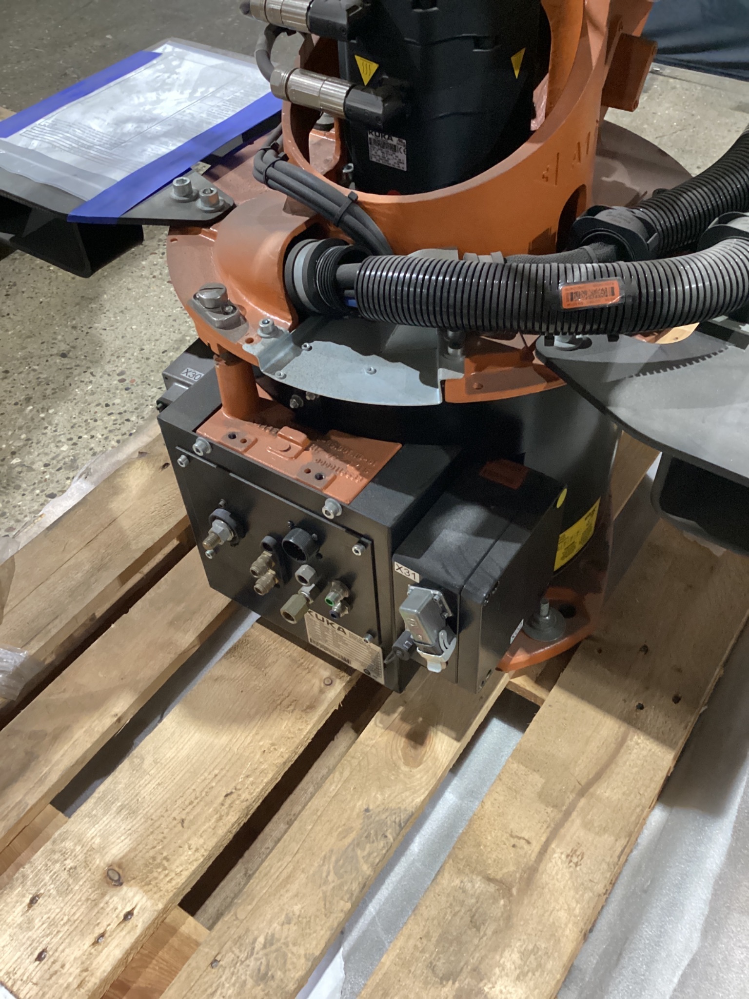 KUKA KR16 L6-2 w/ KR C4 Controls, 4R220 Feeder & TT3A Reamer NEW 9