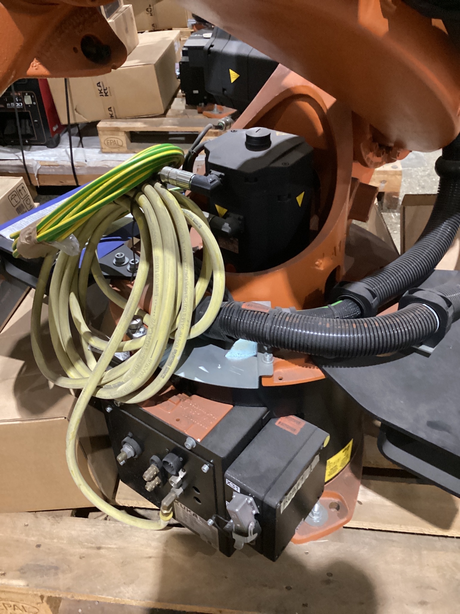 KUKA KR16 L6-2 w/ KR C4 Controls Lincoln R550 Weld Package & TT3A Reamer NEW 6