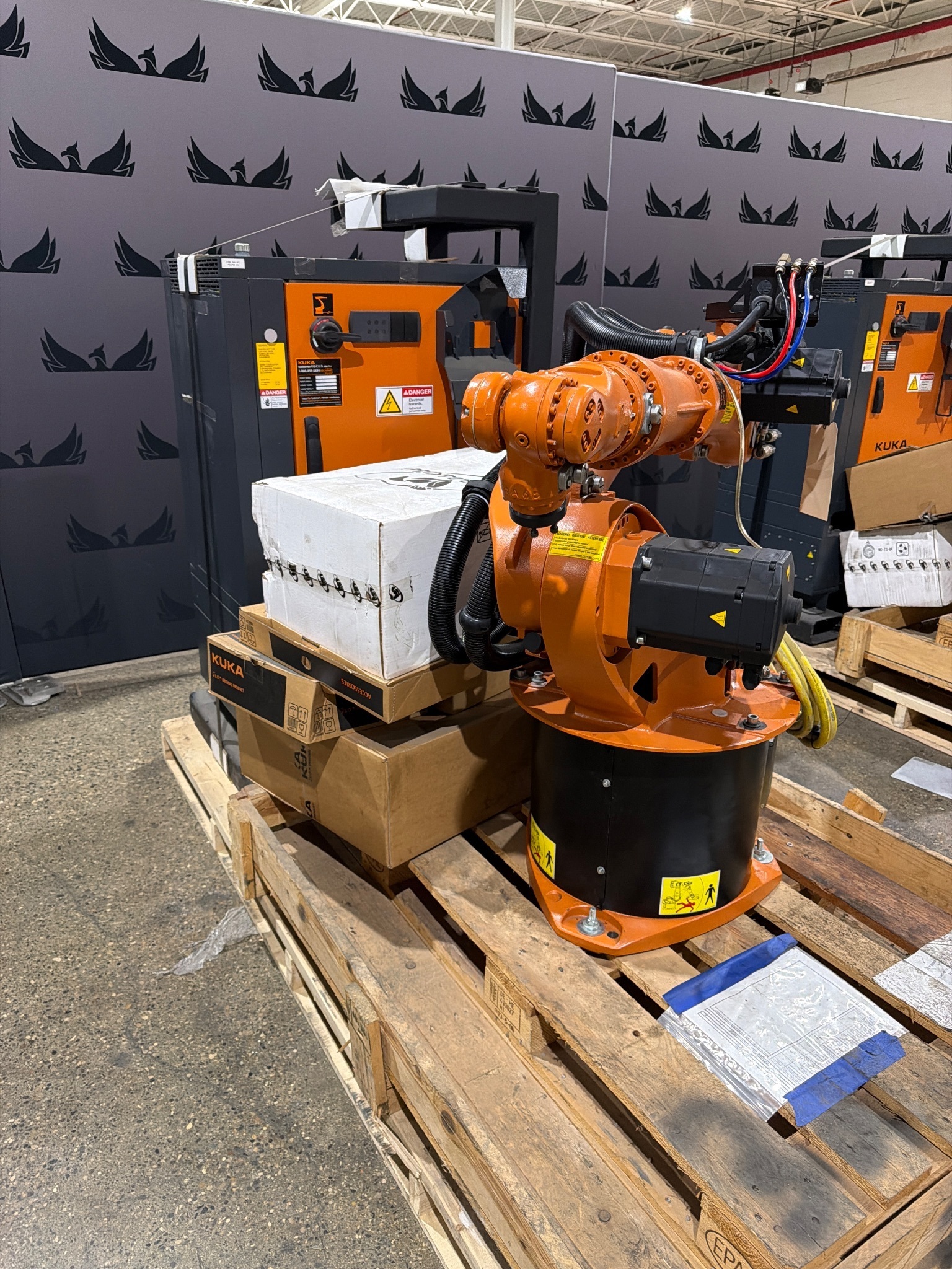 KUKA KR16 L6-2 w/ KR C4 Controls Lincoln R550 Weld Package & TT3A Reamer NEW 1