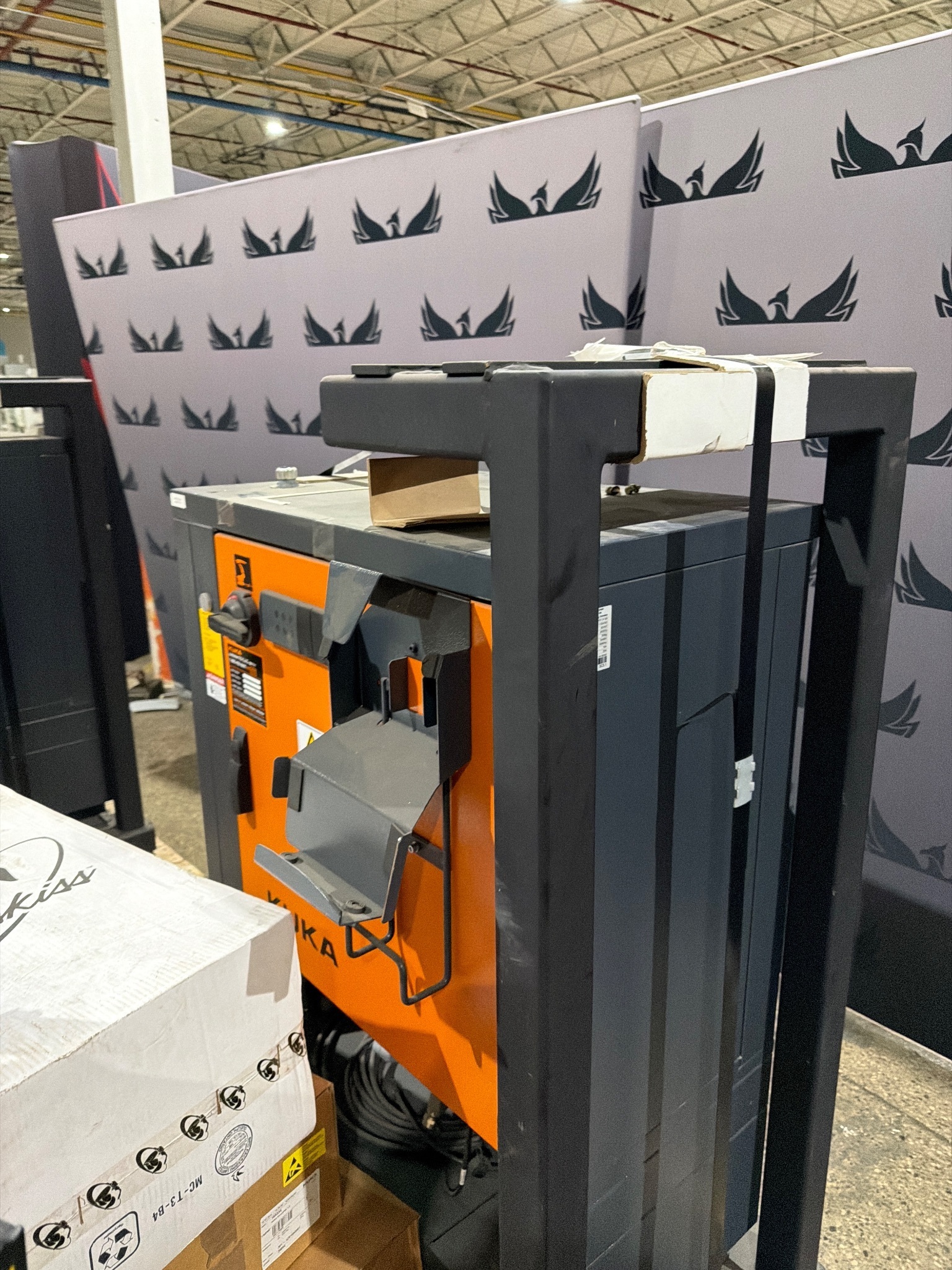 KUKA KR16 L6-2 w/ KR C4 Controls Lincoln R550 Weld Package & TT3A Reamer NEW 3