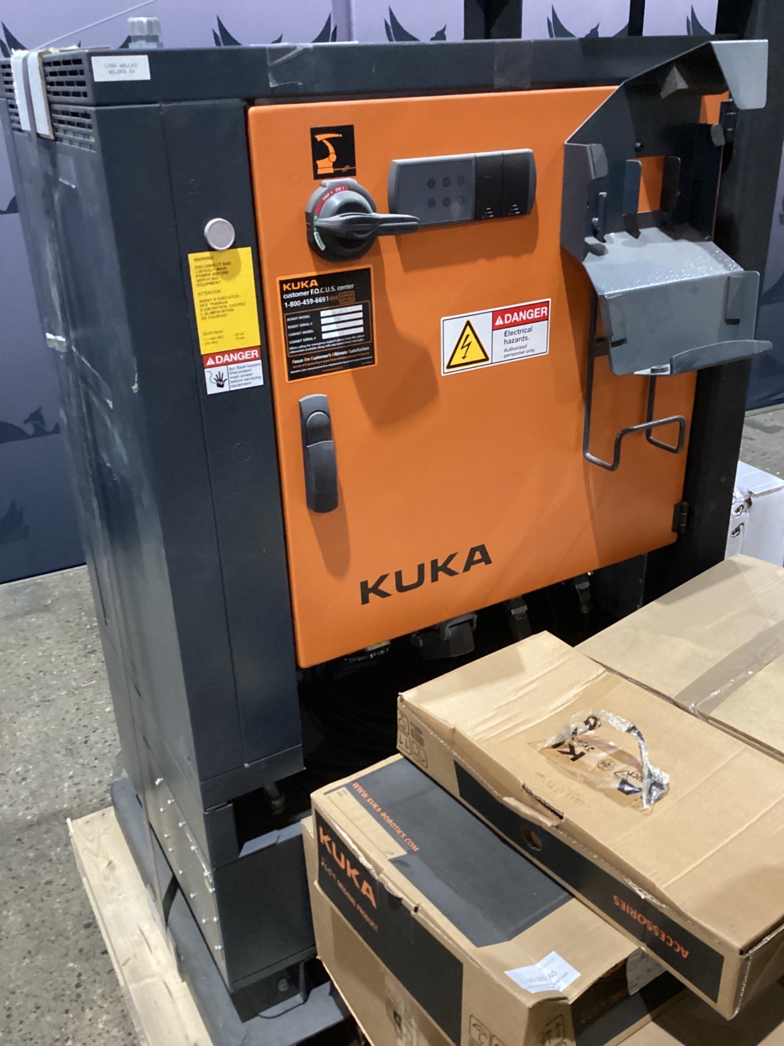 KUKA KR16 L6-2 w/ KR C4 Controls Lincoln R550 Weld Package & TT3A Reamer NEW 4