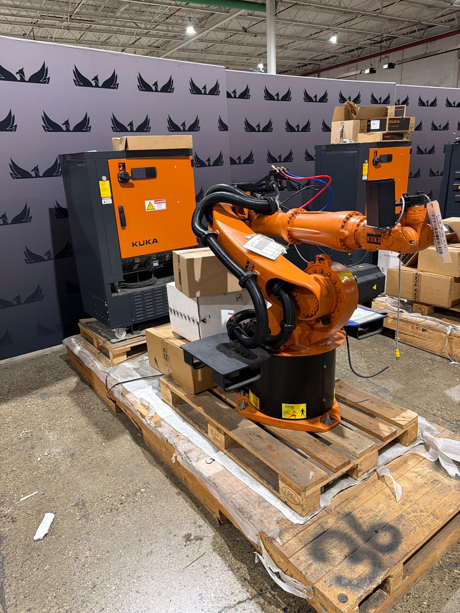 KUKA KR16 L6-2 w/ KR C4 Controls Lincoln R550 Weld Package & TT3A Reamer NEW 1