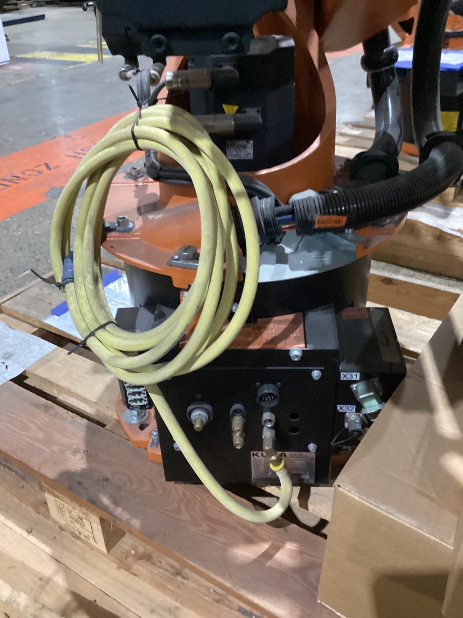 KUKA KR16 L6-2 w/ KR C4 Controls Lincoln R550 Weld Package & TT3A Reamer NEW 7