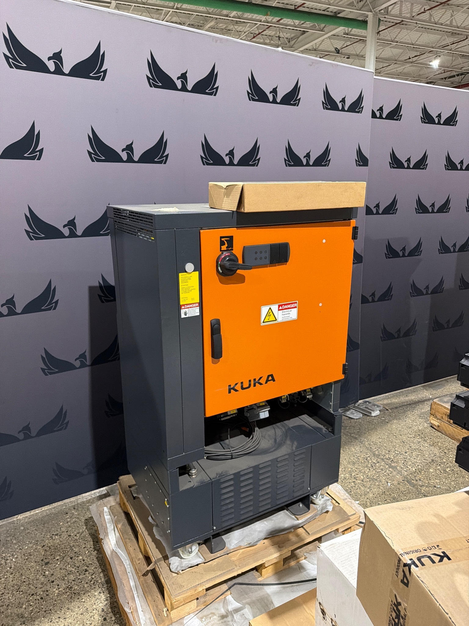 KUKA KR16 L6-2 w/ KR C4 Controls Lincoln R550 Weld Package & TT3A Reamer NEW 4