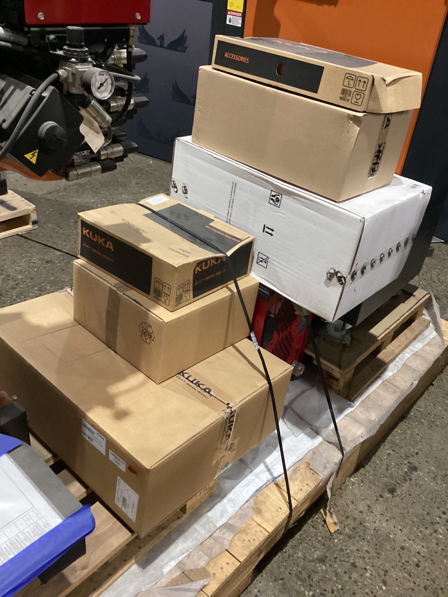 KUKA KR16 L6-2 w/ KR C4 Controls Lincoln R550 Weld Package & TT3A Reamer NEW 6