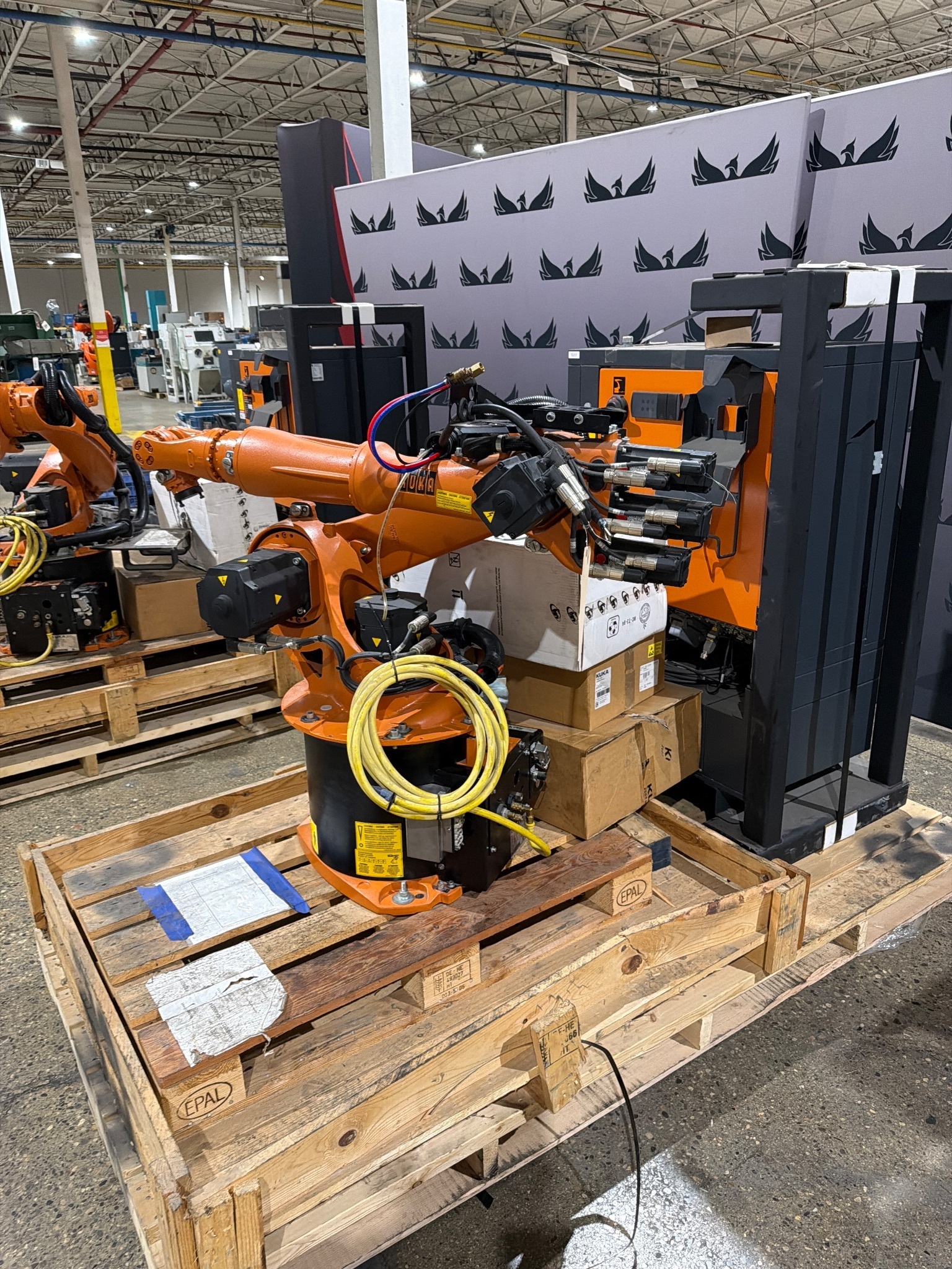 KUKA KR 16 L6-2 INDUSTRIAL ROBOT WITH KR C4 NA CONTROLLER NEW 2