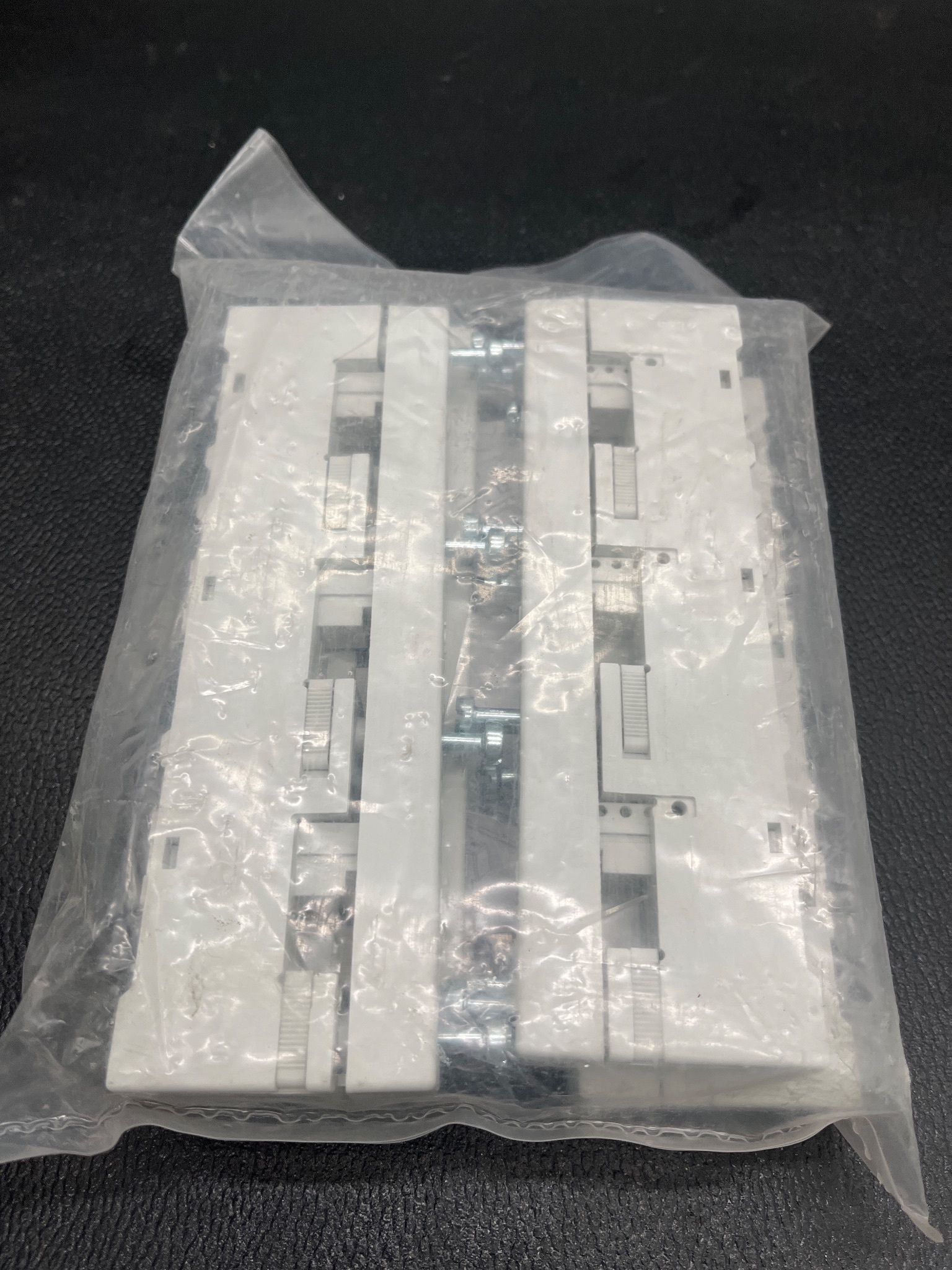 RITTAL SV 9340.00 Busbar Support 200-800A NEW (4 Pack) 1