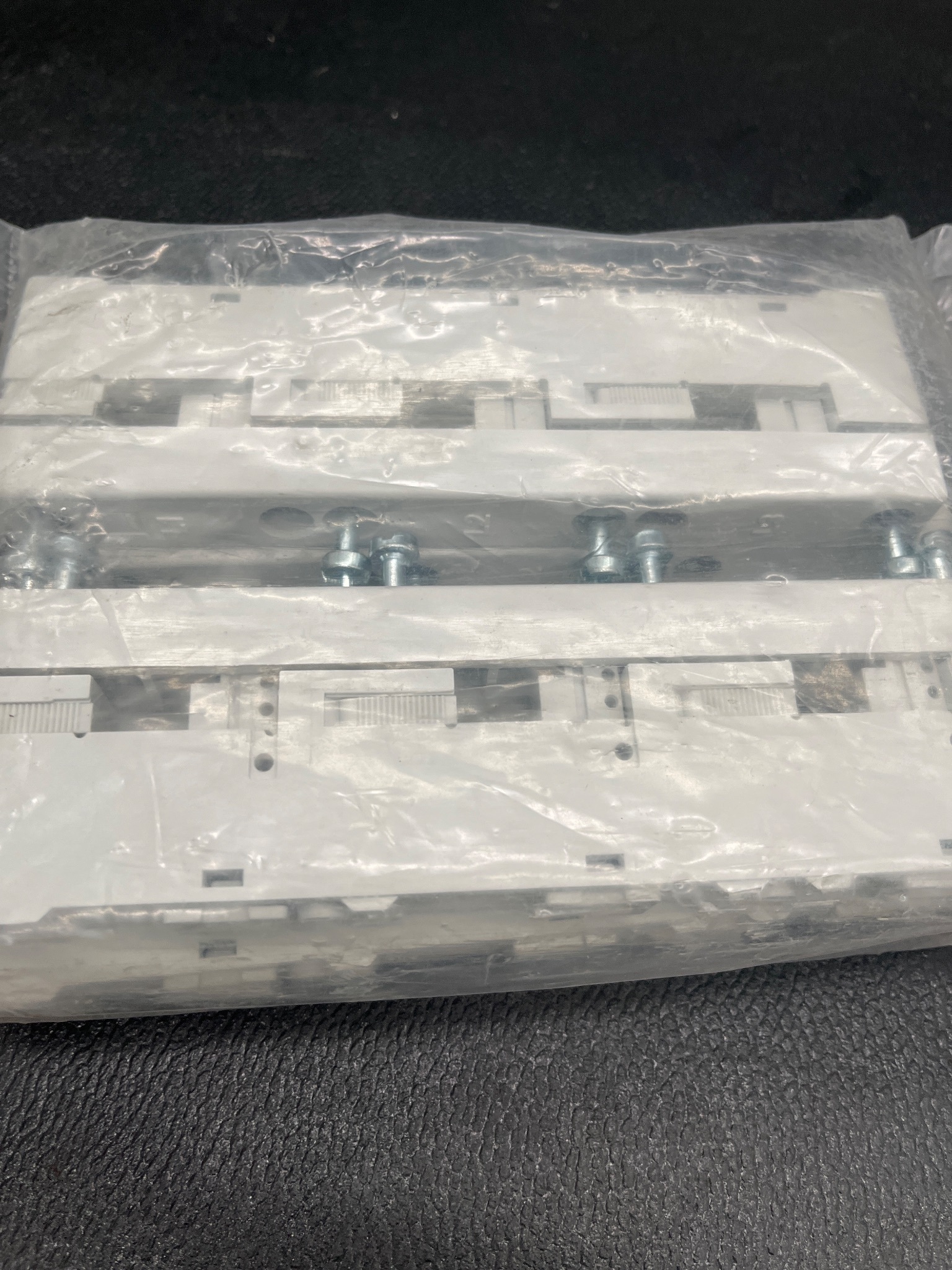 RITTAL SV 9340.00 Busbar Support 200-800A NEW (4 Pack) 2
