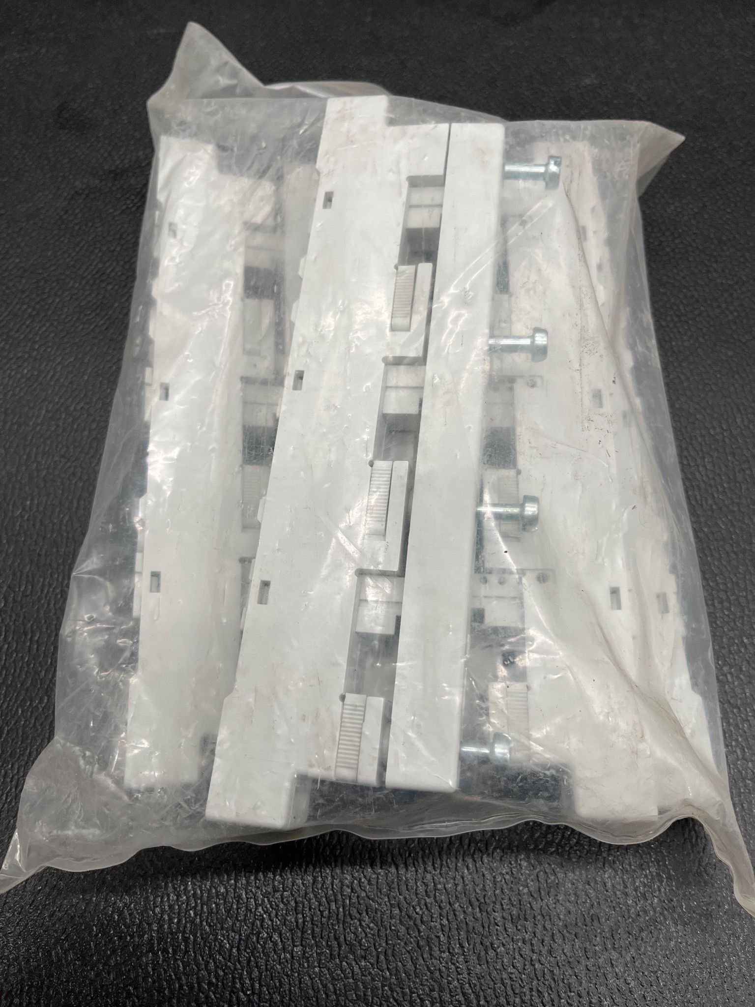 RITTAL SV 9340.010 Busbar Support 200-800A NEW (4 Pack) 1