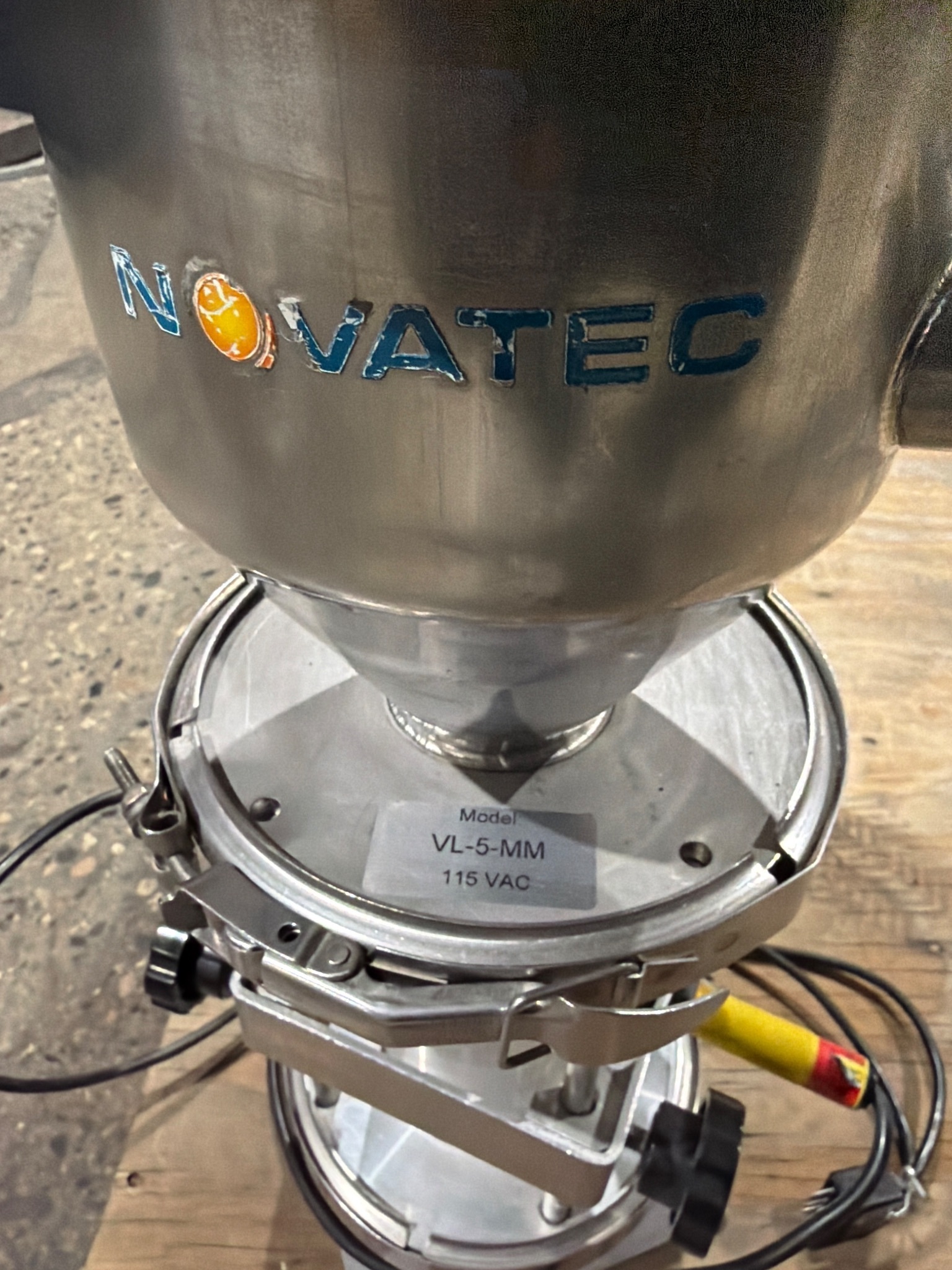 NOVATEC VL-5-MM Vacuum Loader USED 3