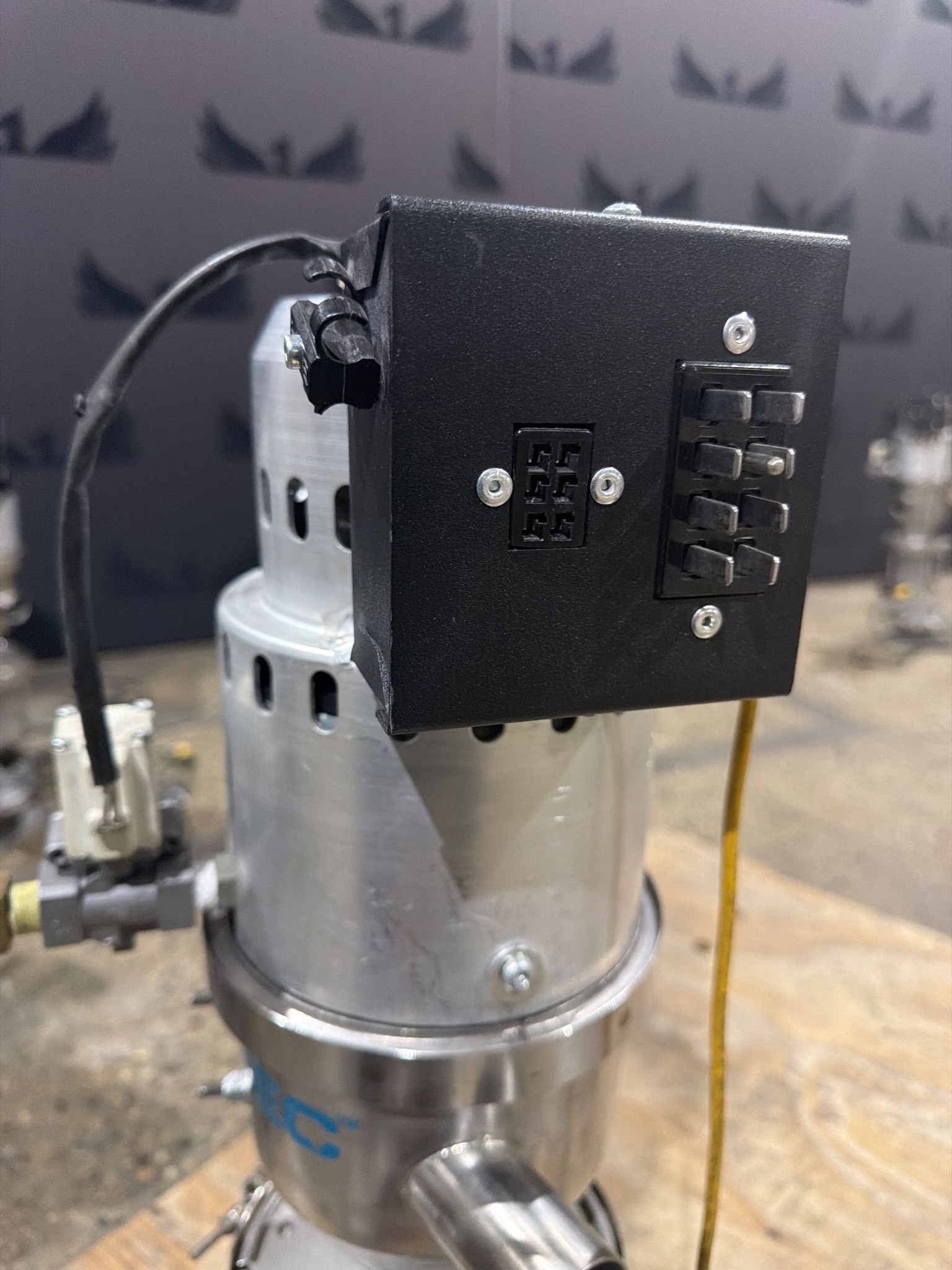 NOVATEC VL-5-MM Vacuum Loader USED 1