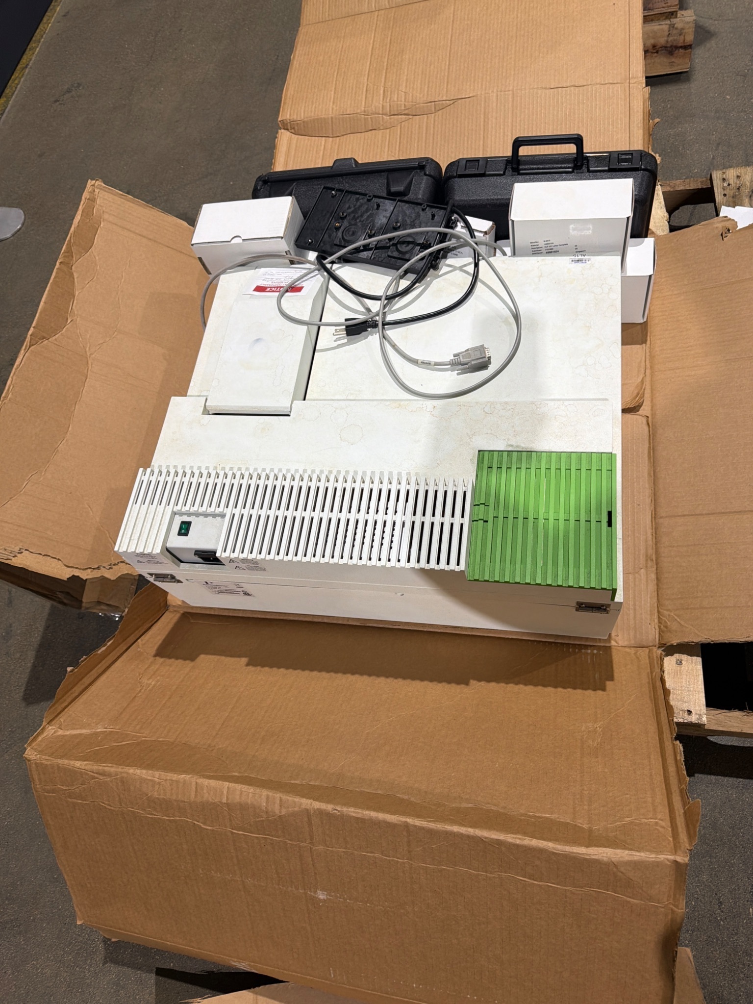 PERKIN ELMER LAMBDA 35 UV/VIS L600000C SPECTROMETERS USED 1