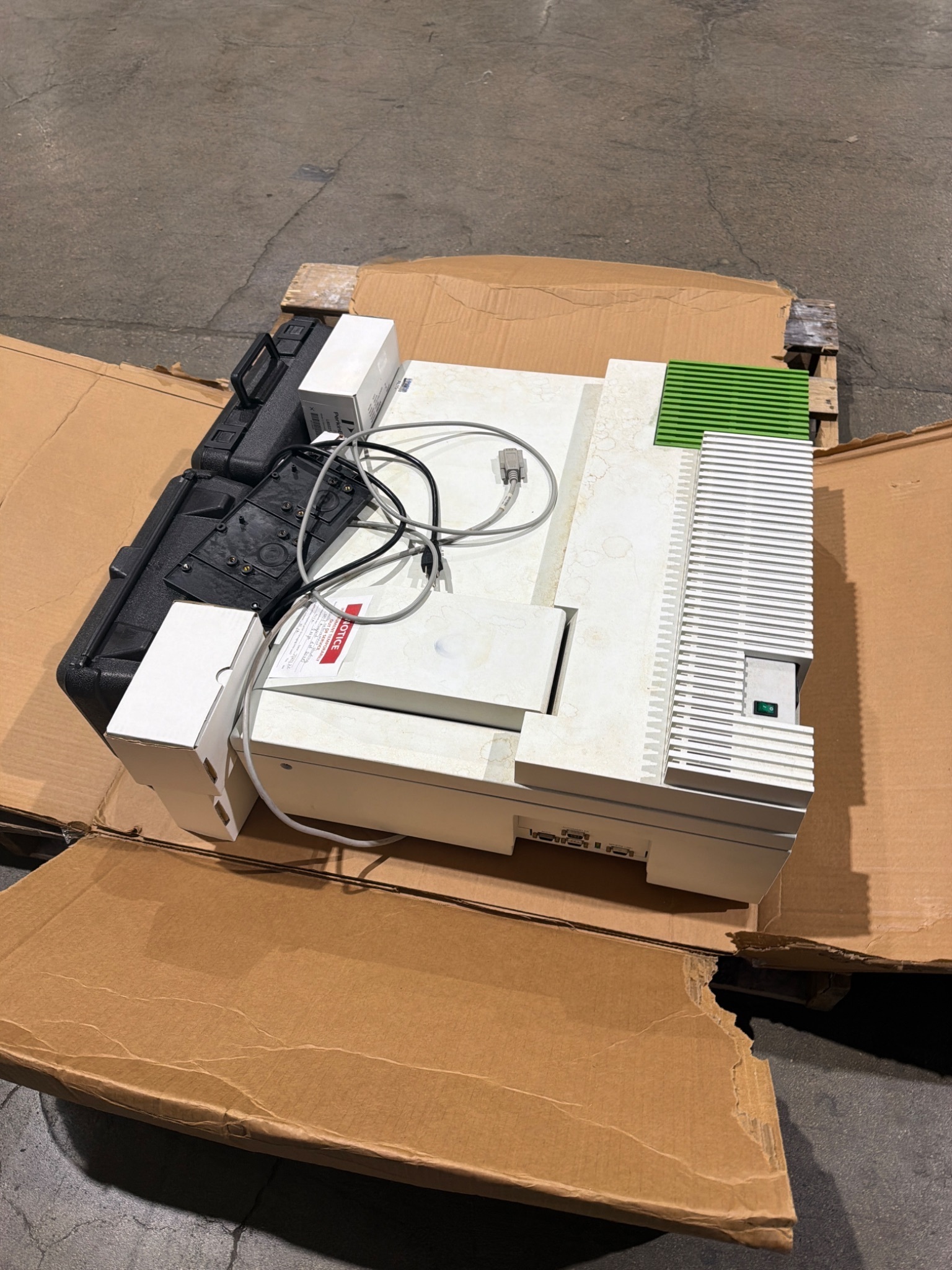PERKIN ELMER LAMBDA 35 UV/VIS L600000C SPECTROMETERS USED 3