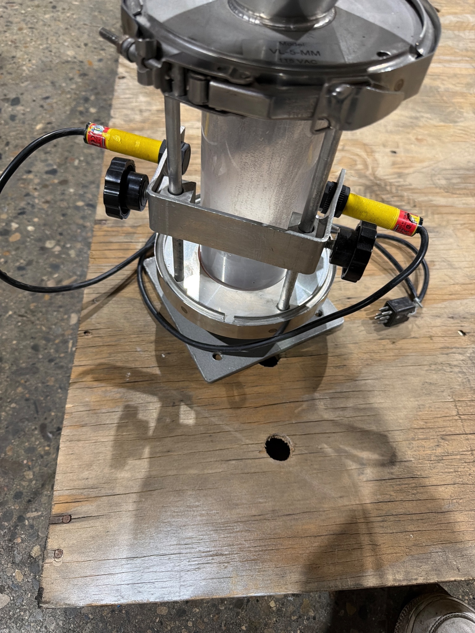 NOVATEC VL-5-MM Vacuum Loader w/ Glass Hopper USED 2
