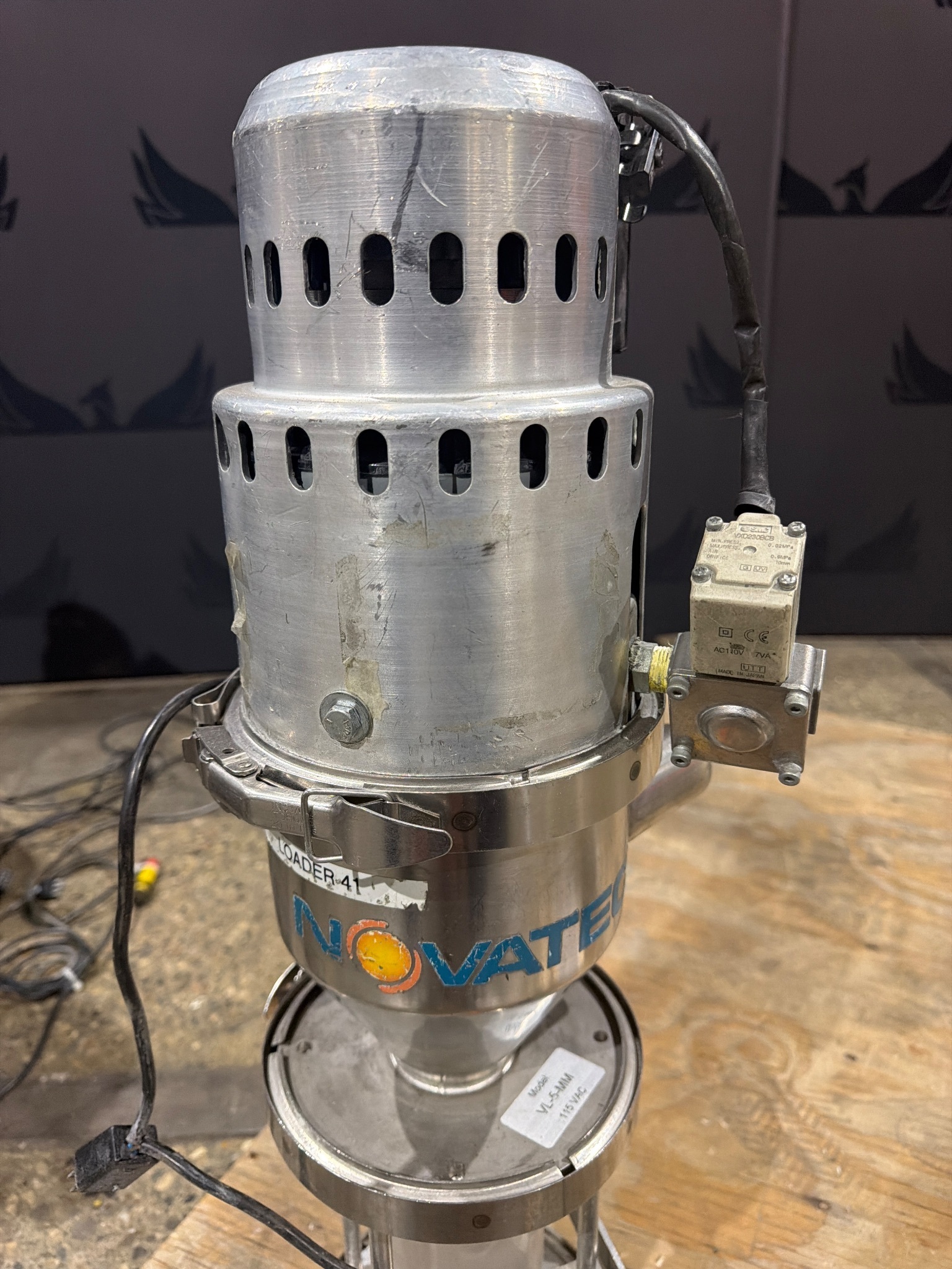 NOVATEC VL-5-MM Vacuum Loader w/ Glass Hopper USED 3