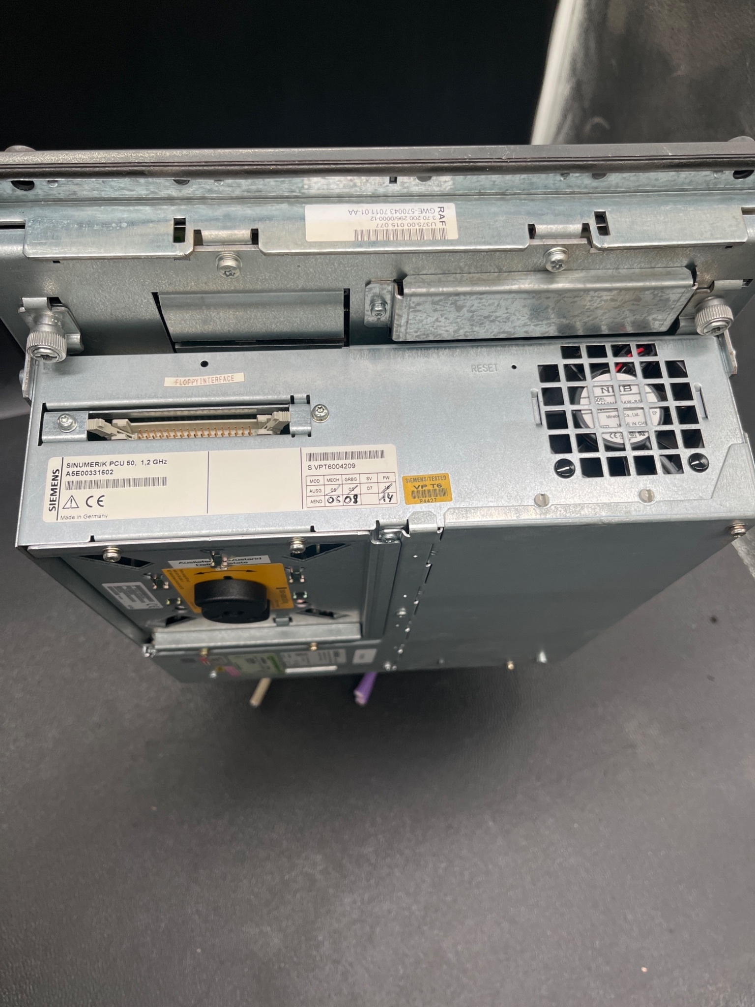 SIEMENS 6FC5210‑0DF25‑2AA0 SINUMERIK PCU 50 1.2GHz HMI USED 10