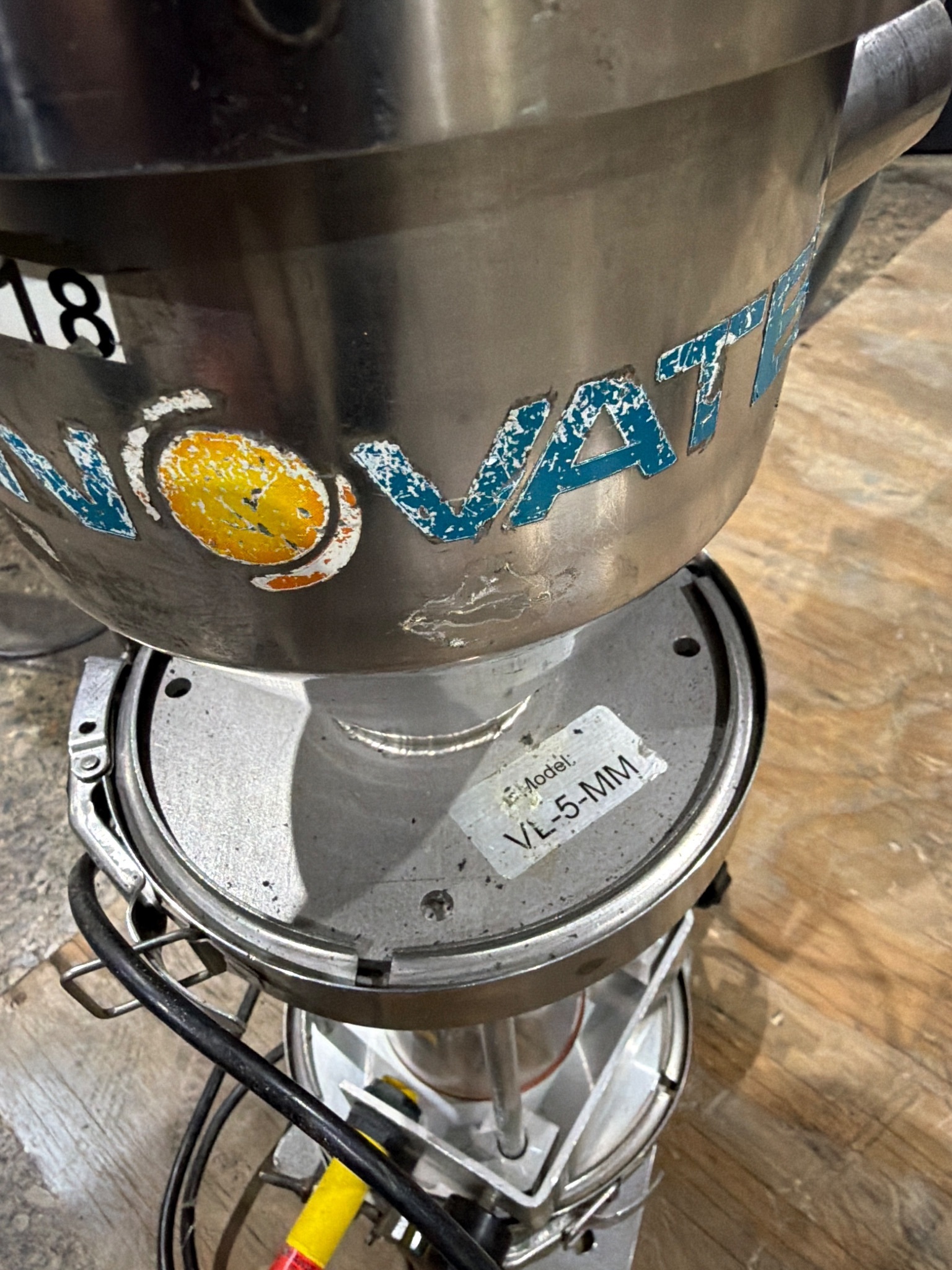 NOVATEC VL-5-MM Vacuum Loader w/ Glass Hopper USED 1