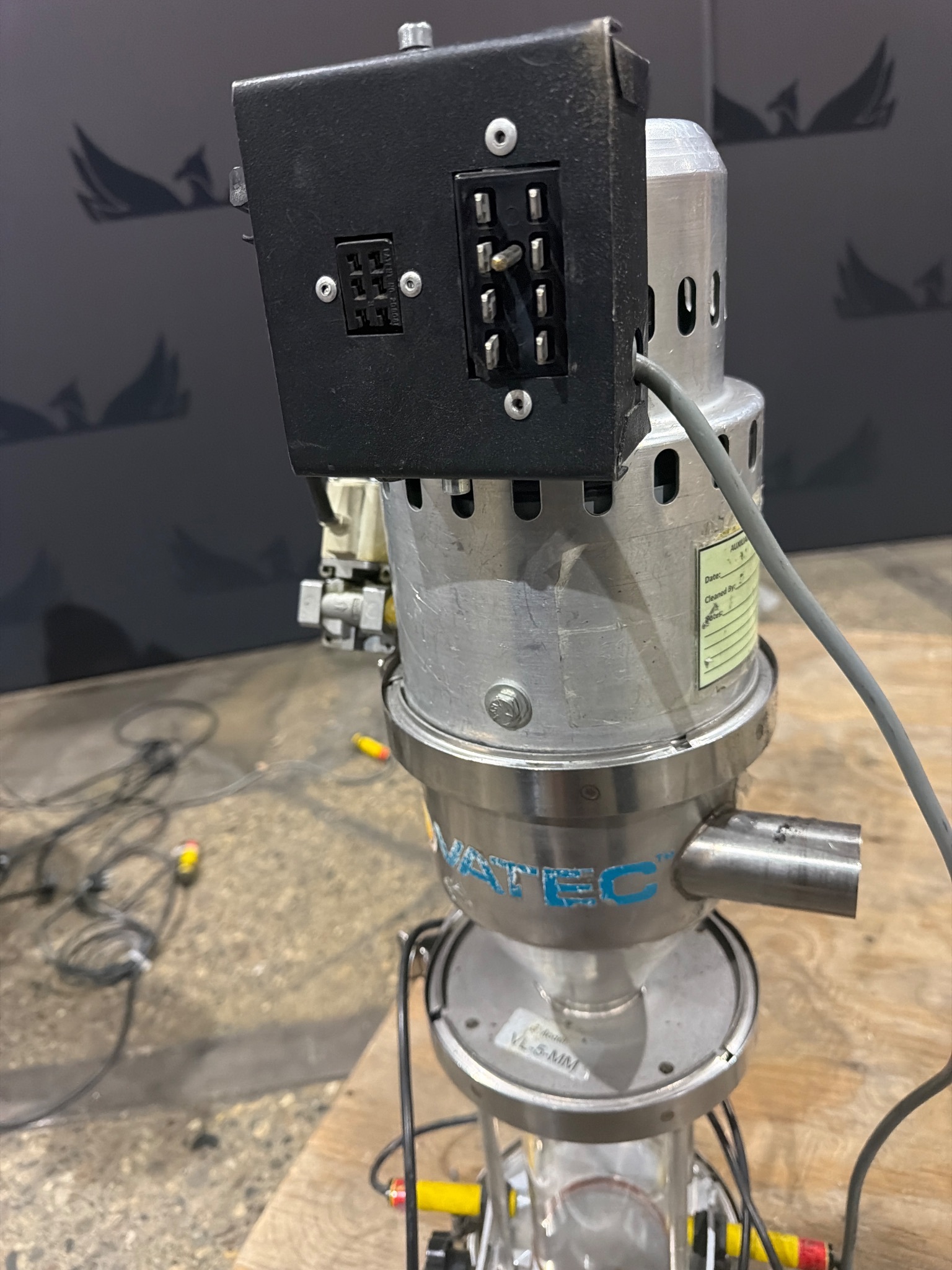 NOVATEC VL-5-MM Vacuum Loader w/ Glass Hopper USED 2