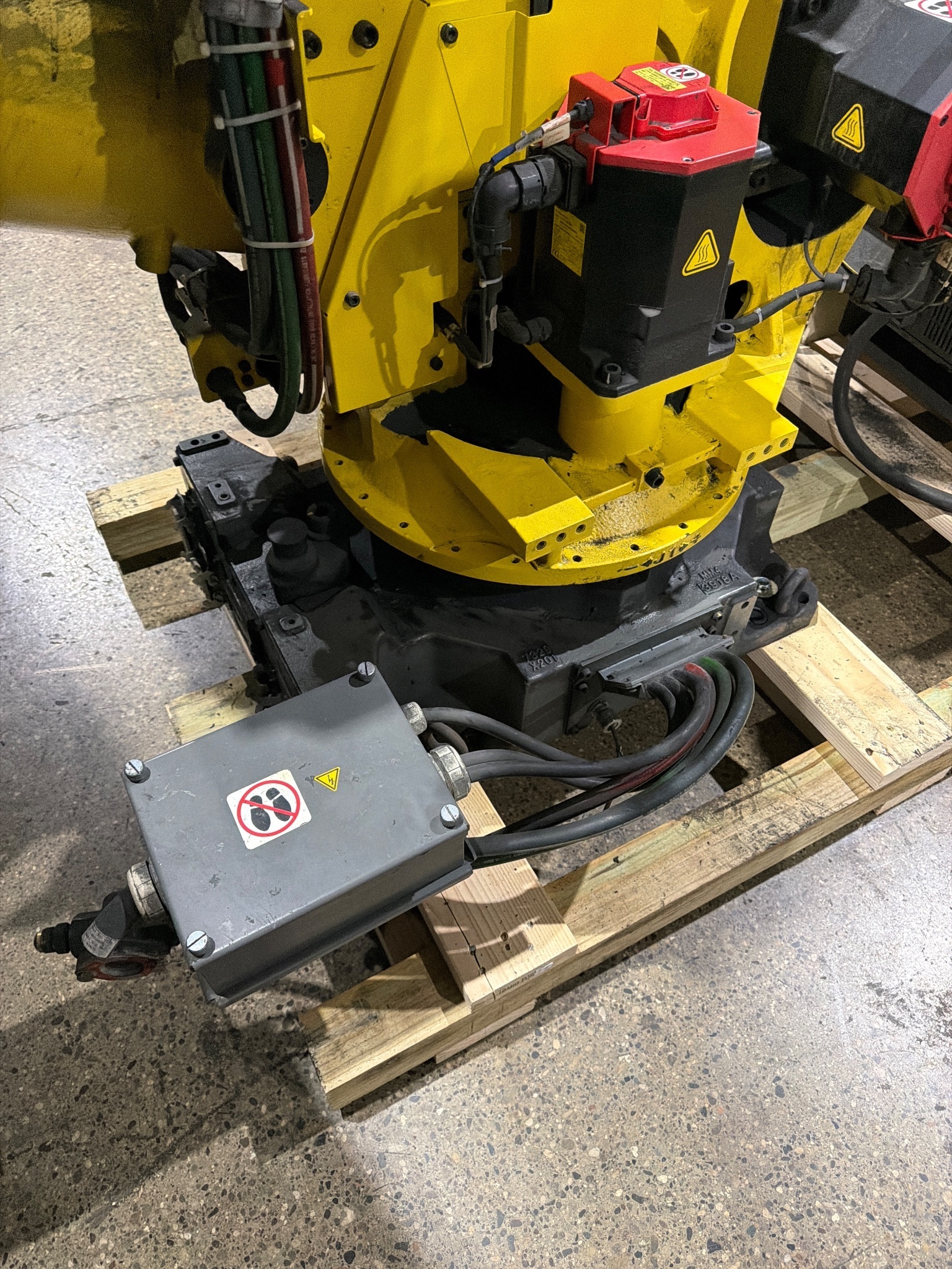 FANUC R-2000iB/210F Complete w/ R-30iB Controls USED 3