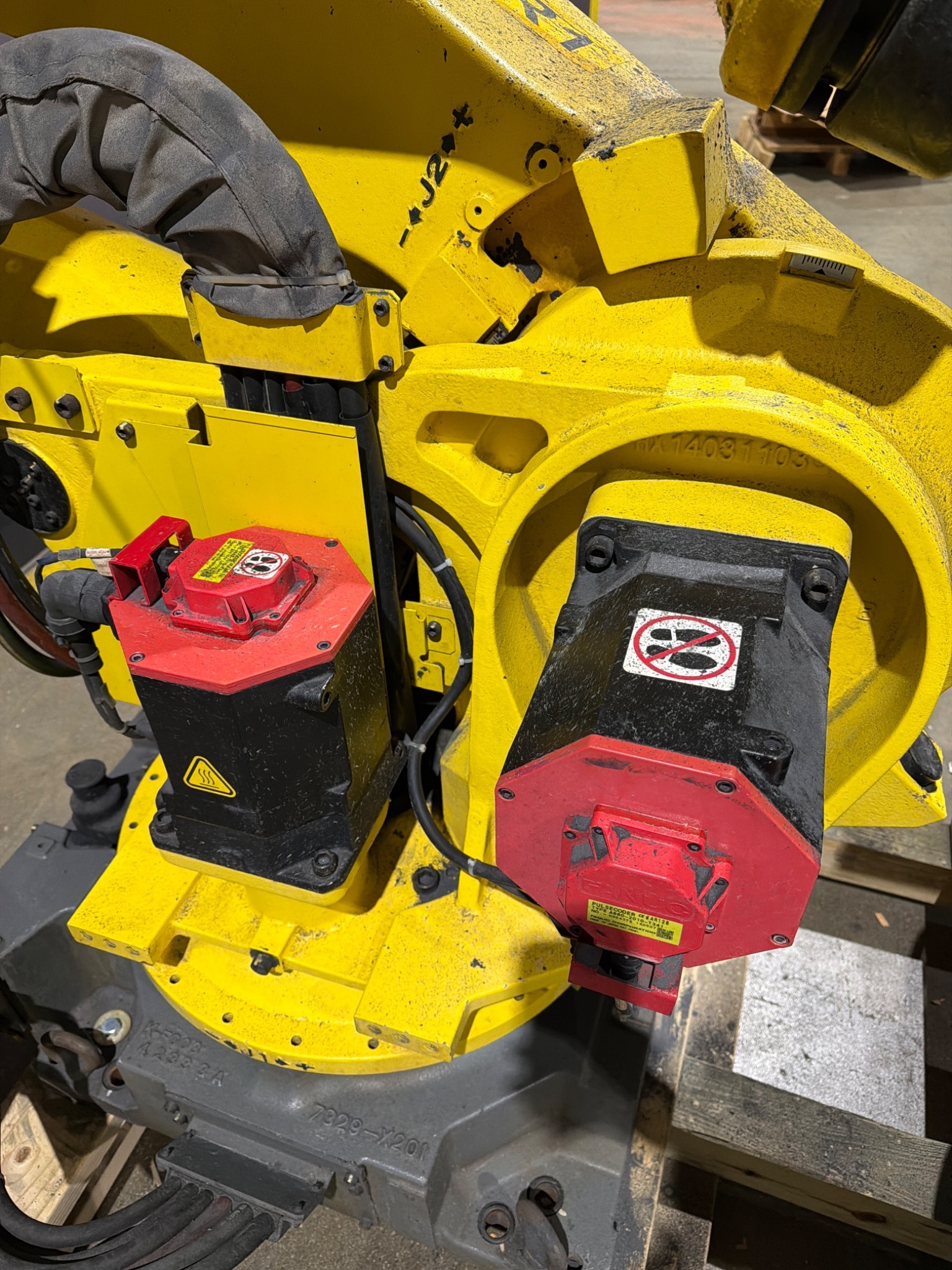 FANUC R-2000iB/210F Complete w/ R-30iB Controls USED 7
