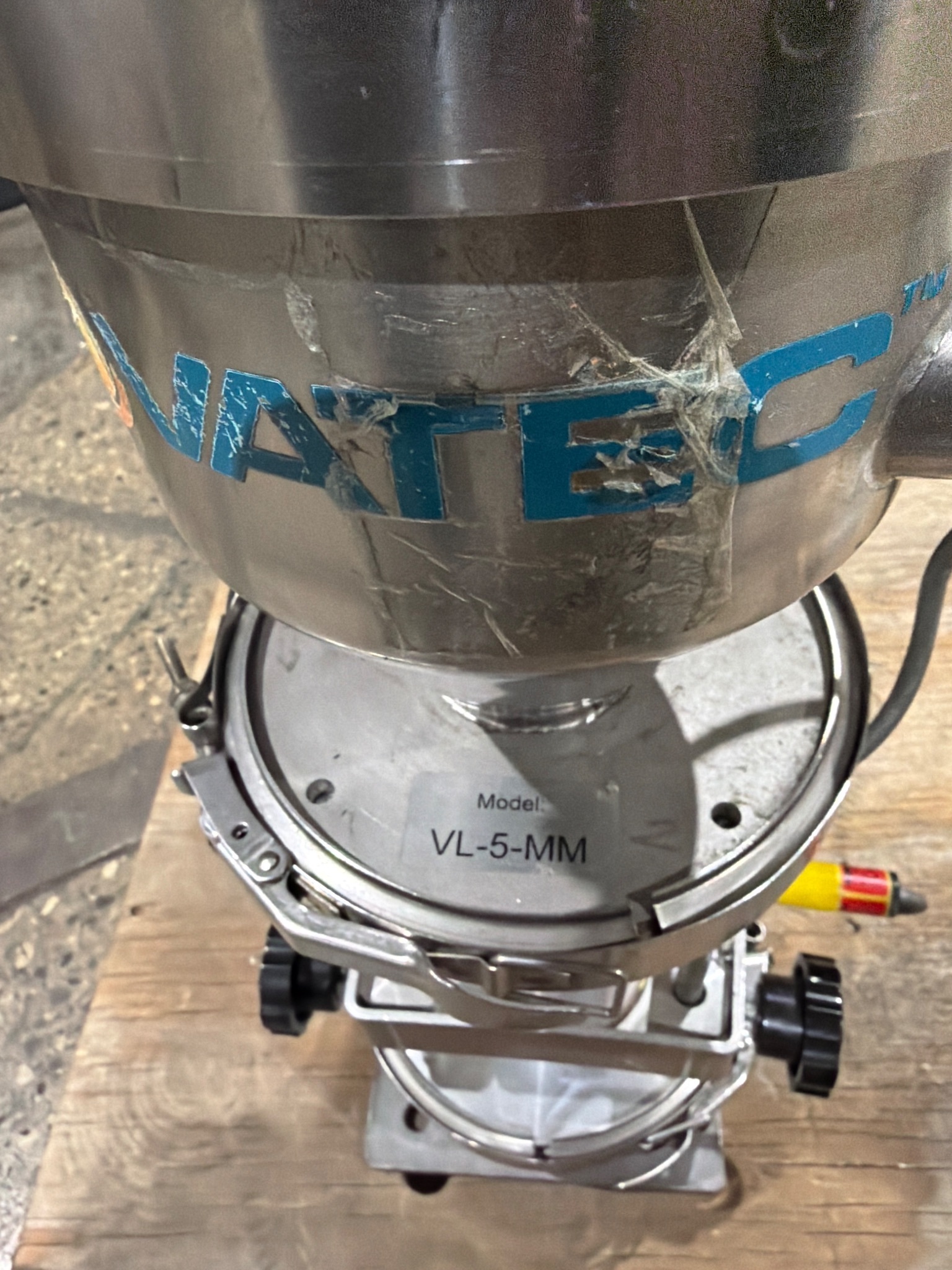 NOVATEC VL-5-MM Vacuum Loader w/ Glass Hopper USED 1