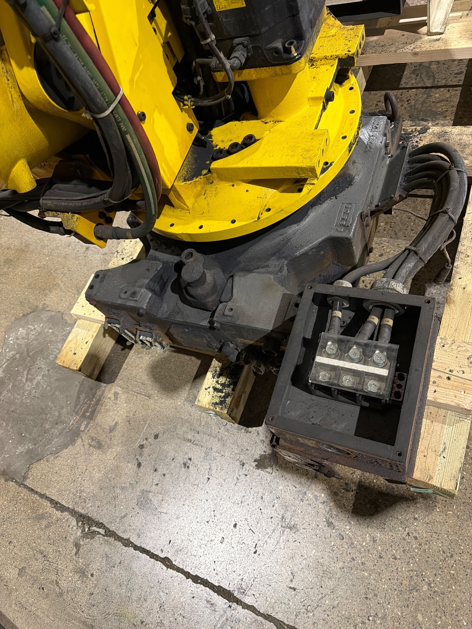 FANUC R-2000iB/210F Complete w/ R-30iB Controls USED 3