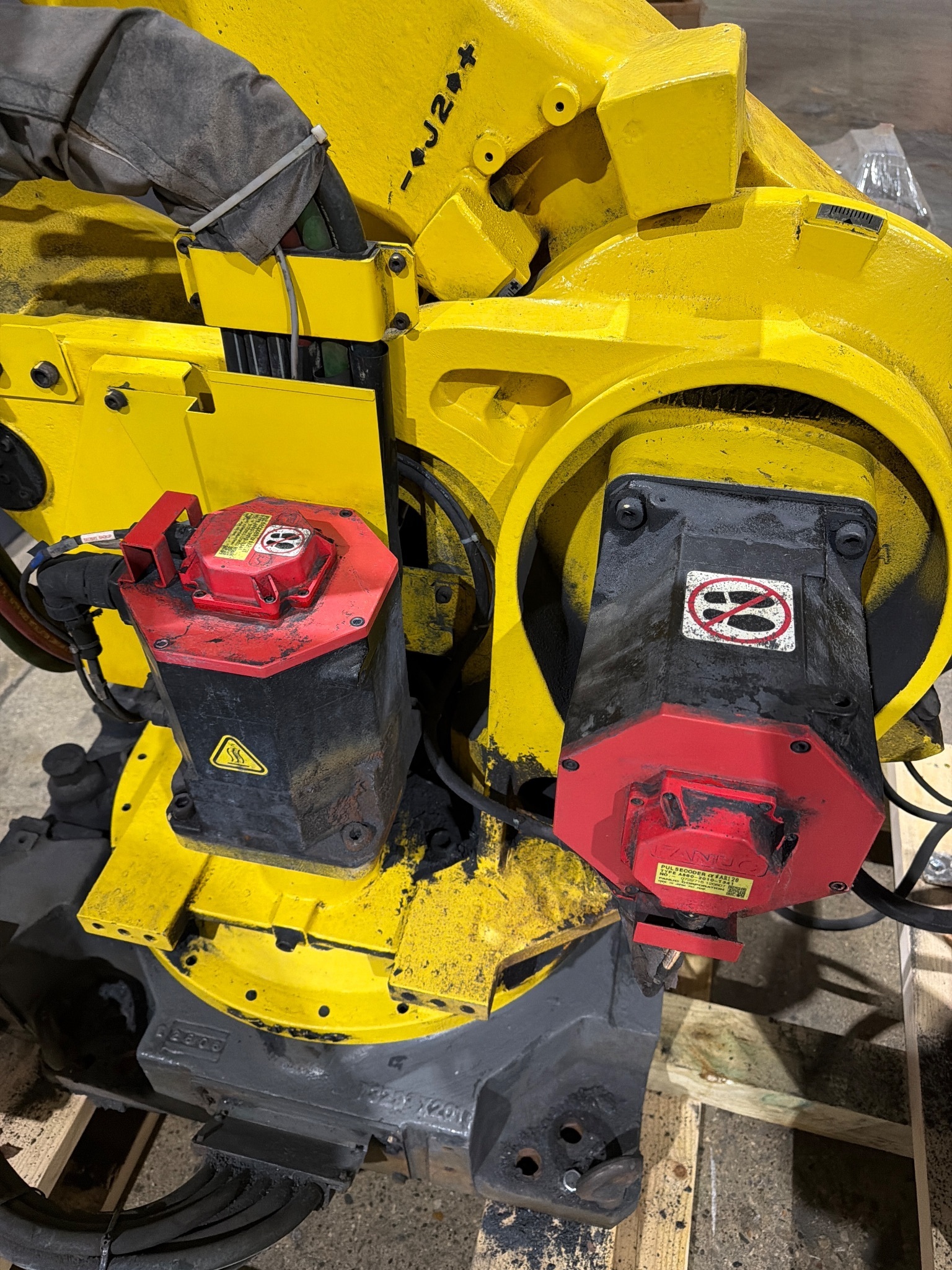 FANUC R-2000iB/210F Complete w/ R-30iB Controls USED 5