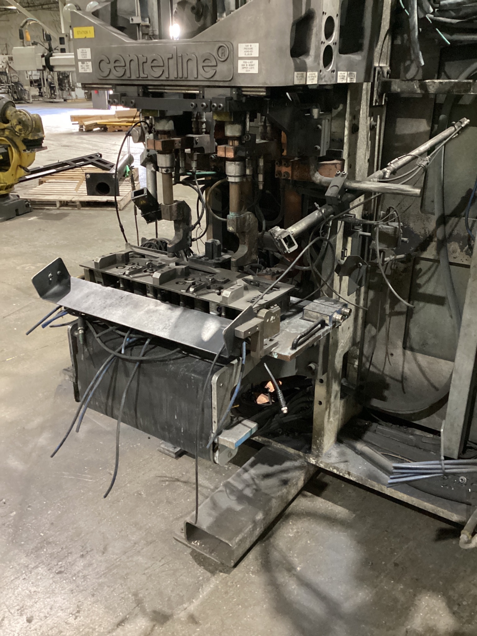 CENTRELINE RESISTANCE WELDING STATION WITH BOSCH REXROTH WELD INVERTERS USED 4