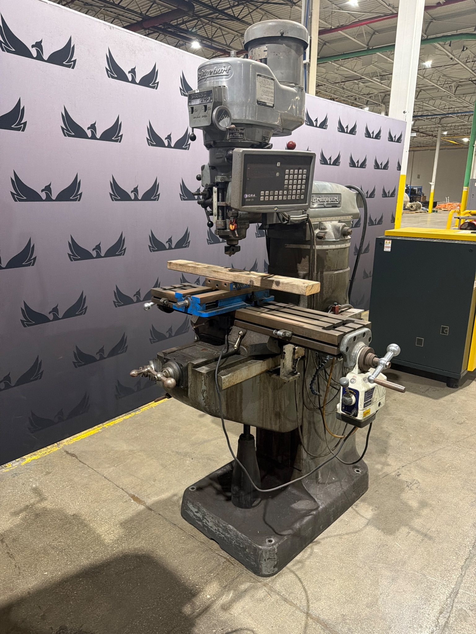 BRIDGEPORT SERIES I 2 HP VERTICAL MILLING MACHINE USED 2