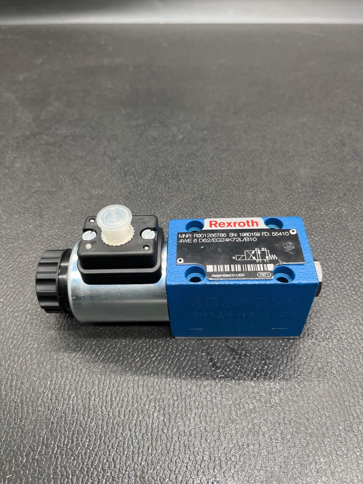 REXROTH R901266786 Hydraulic Directional Control Valve USED 1