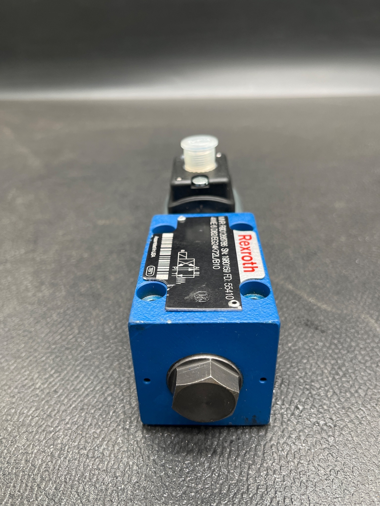 REXROTH R901266786 Hydraulic Directional Control Valve USED 2