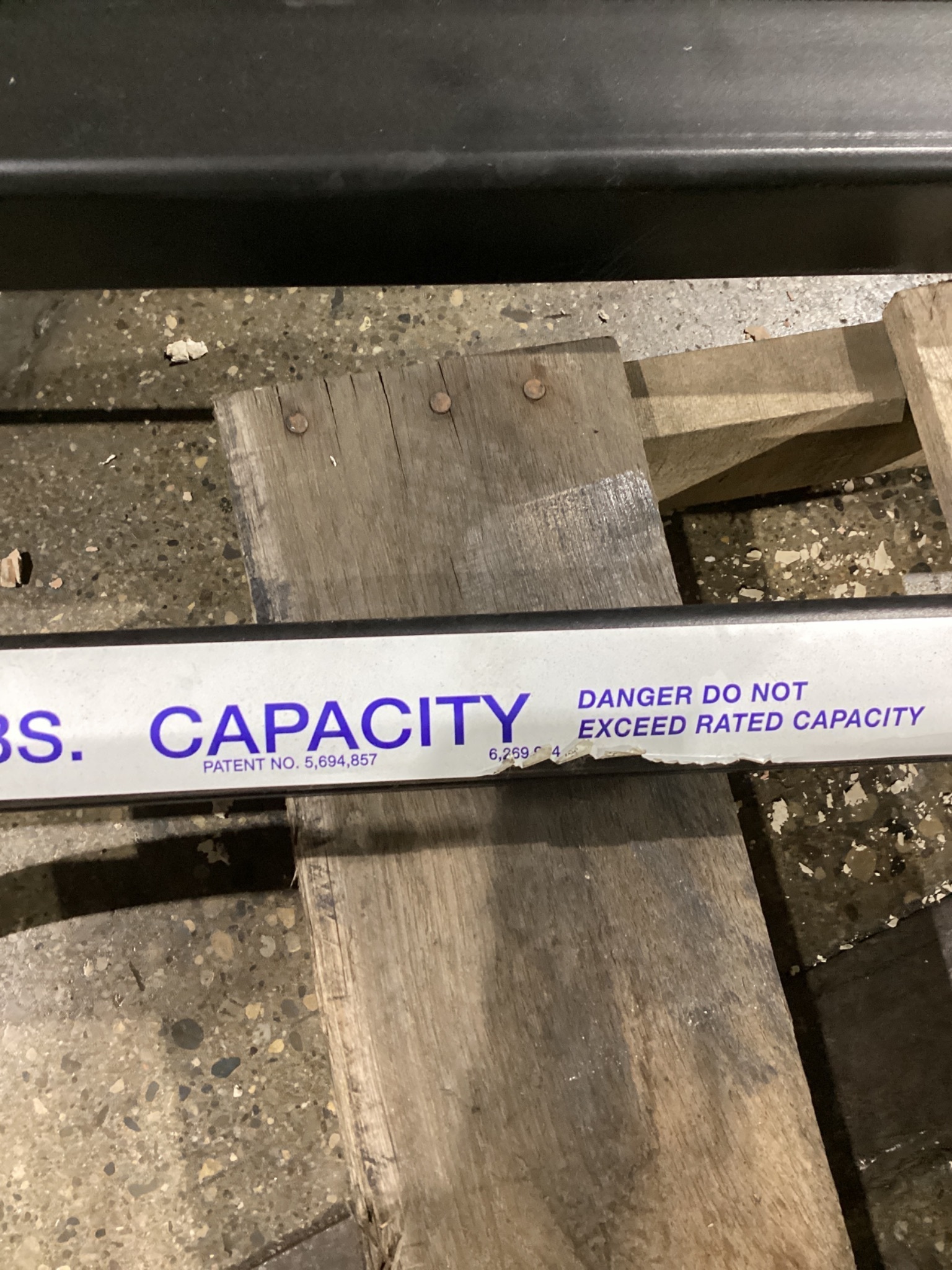 GORBEL SS-99003 JIB CRANE 250 LB CAPACITY WITH CHAIN HOIST MN: 030/63 USED 6