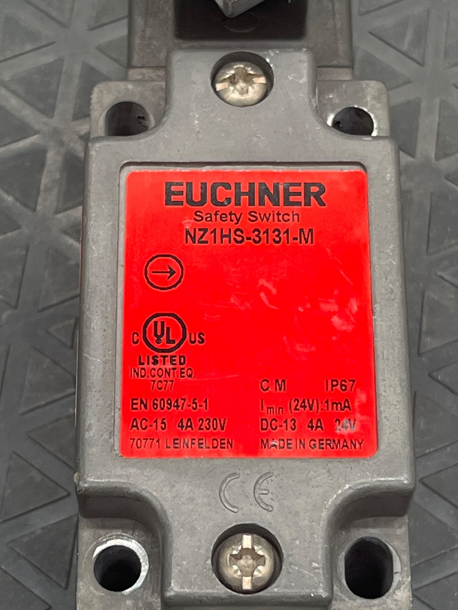 EUCHNER NZ1HS-3131-M Safety Switch USED 4