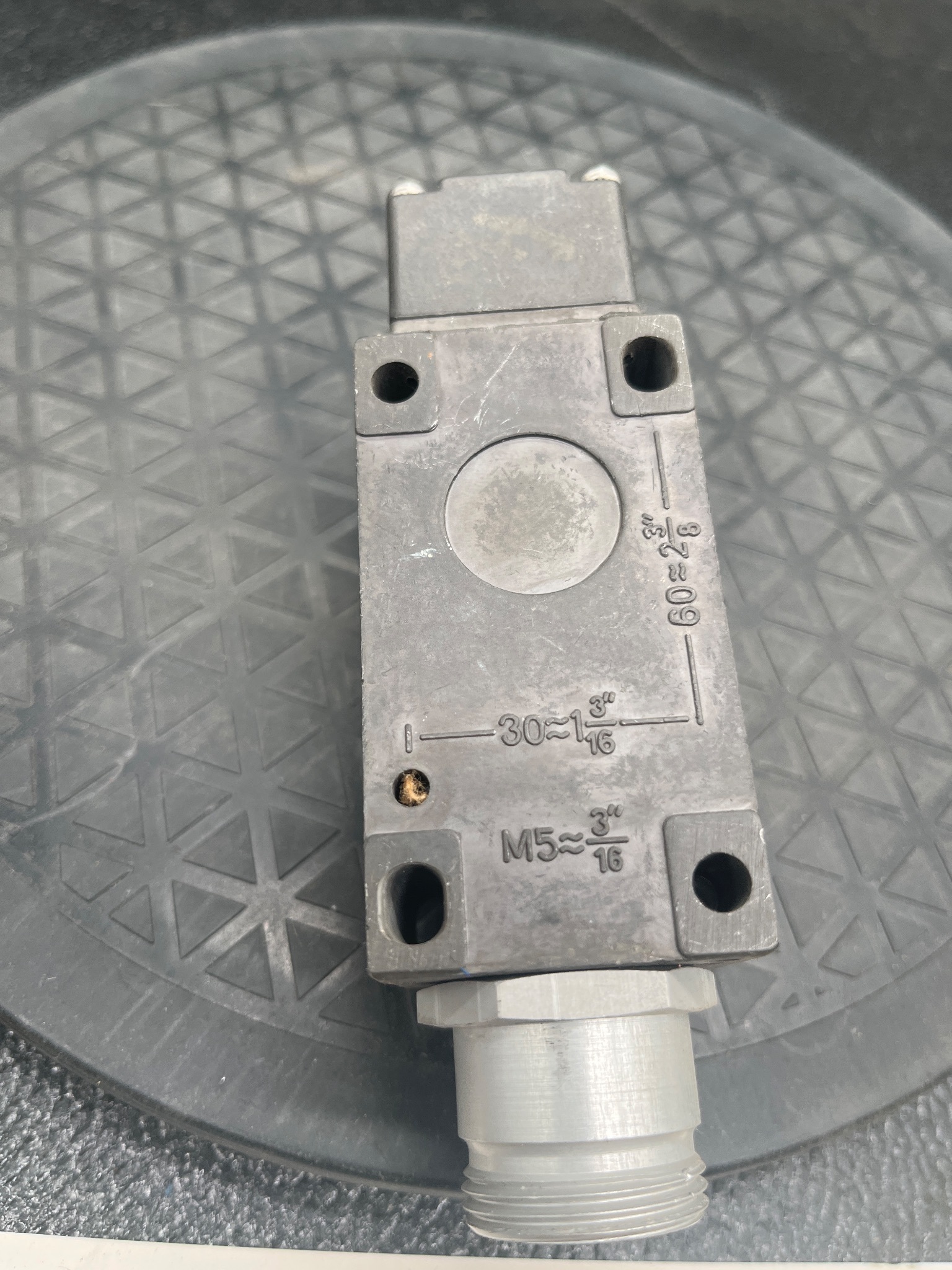 EUCHNER NZ1HS-3131-M Safety Switch USED 5