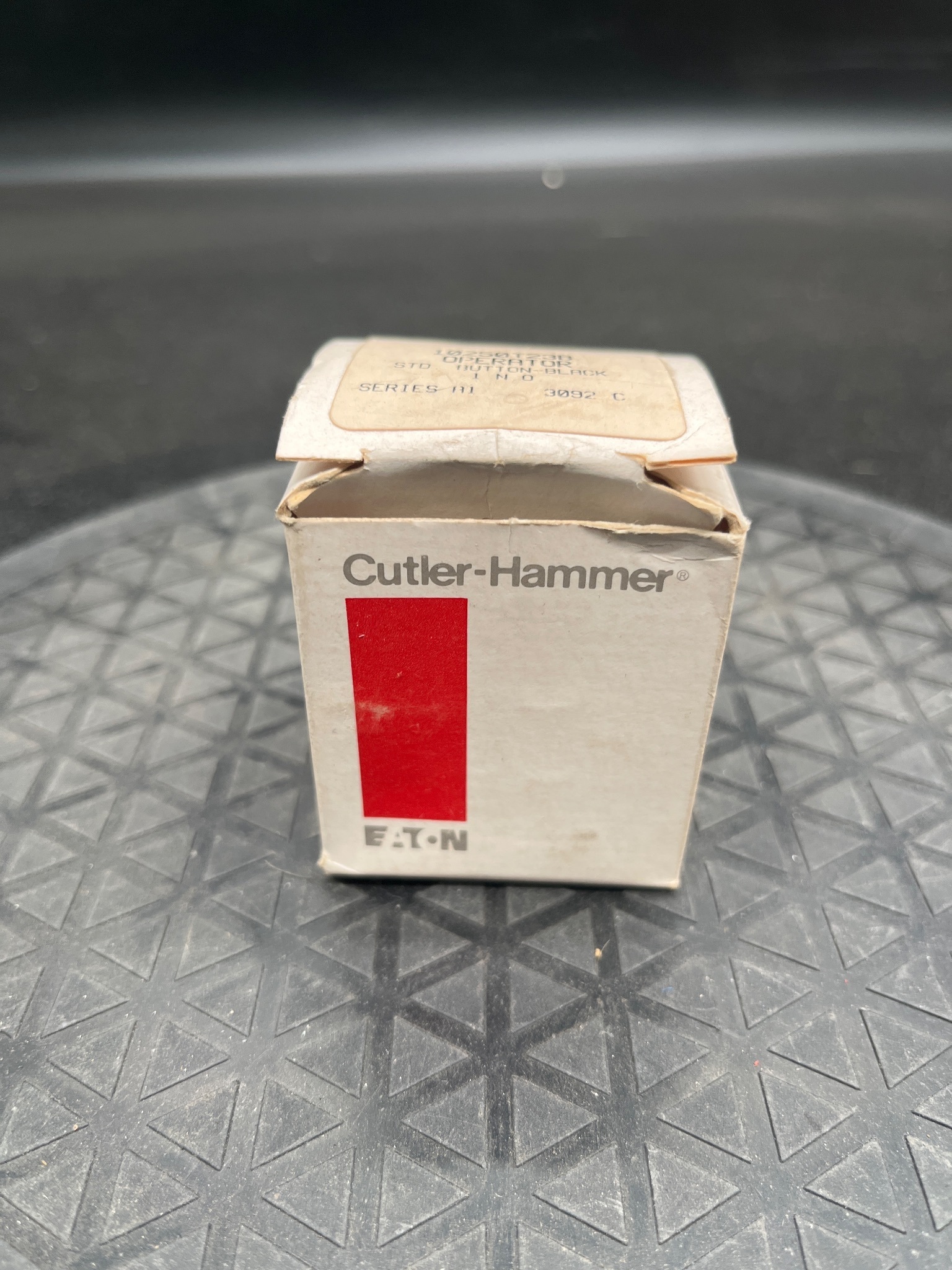 CUTLER-HAMMER 10250T23B Black Pushbutton 1 N.O NEW 0