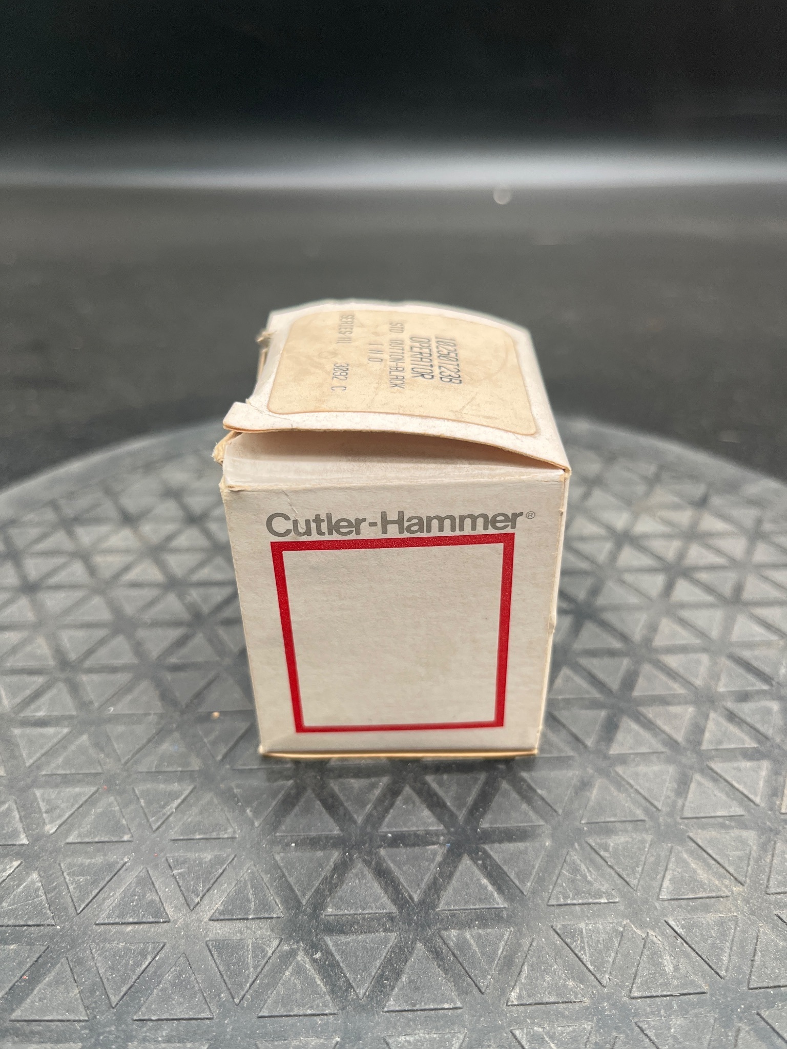 CUTLER-HAMMER 10250T23B Black Pushbutton 1 N.O NEW 1