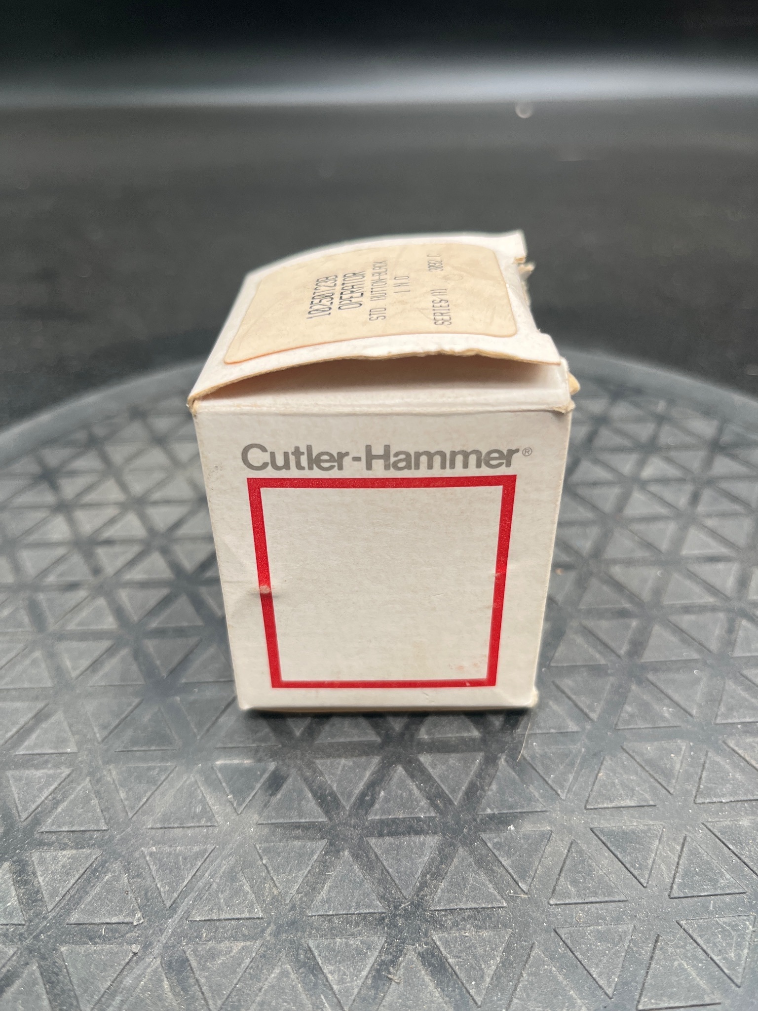 CUTLER-HAMMER 10250T23B Black Pushbutton 1 N.O NEW 3