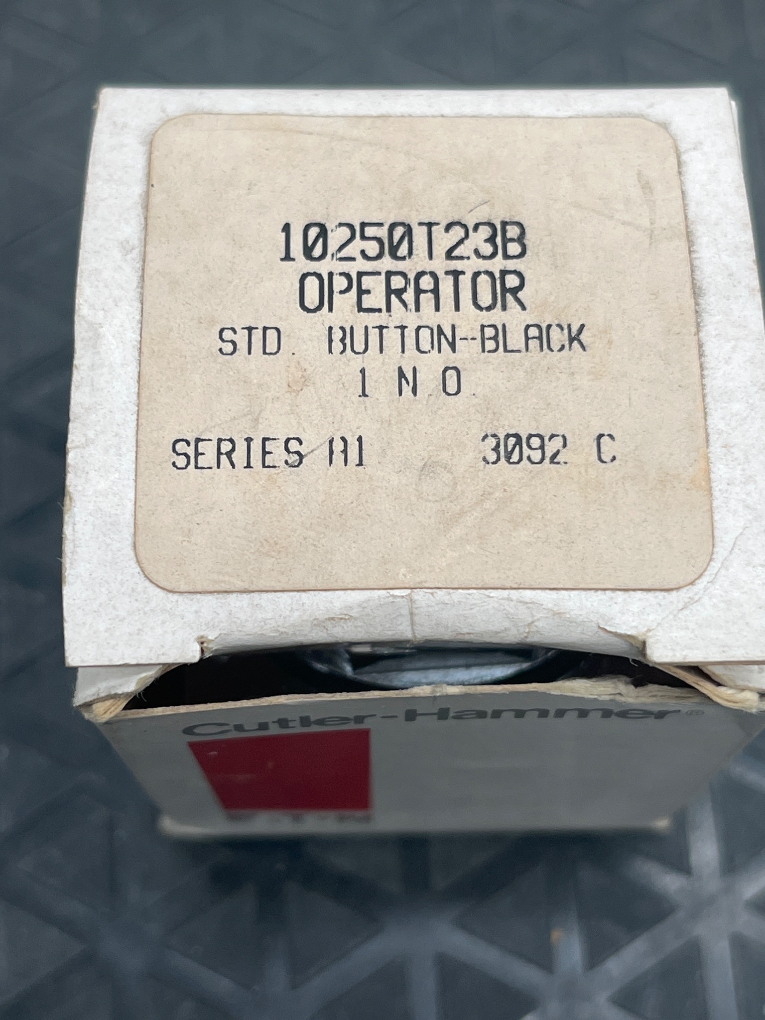 CUTLER-HAMMER 10250T23B Black Pushbutton 1 N.O NEW 4