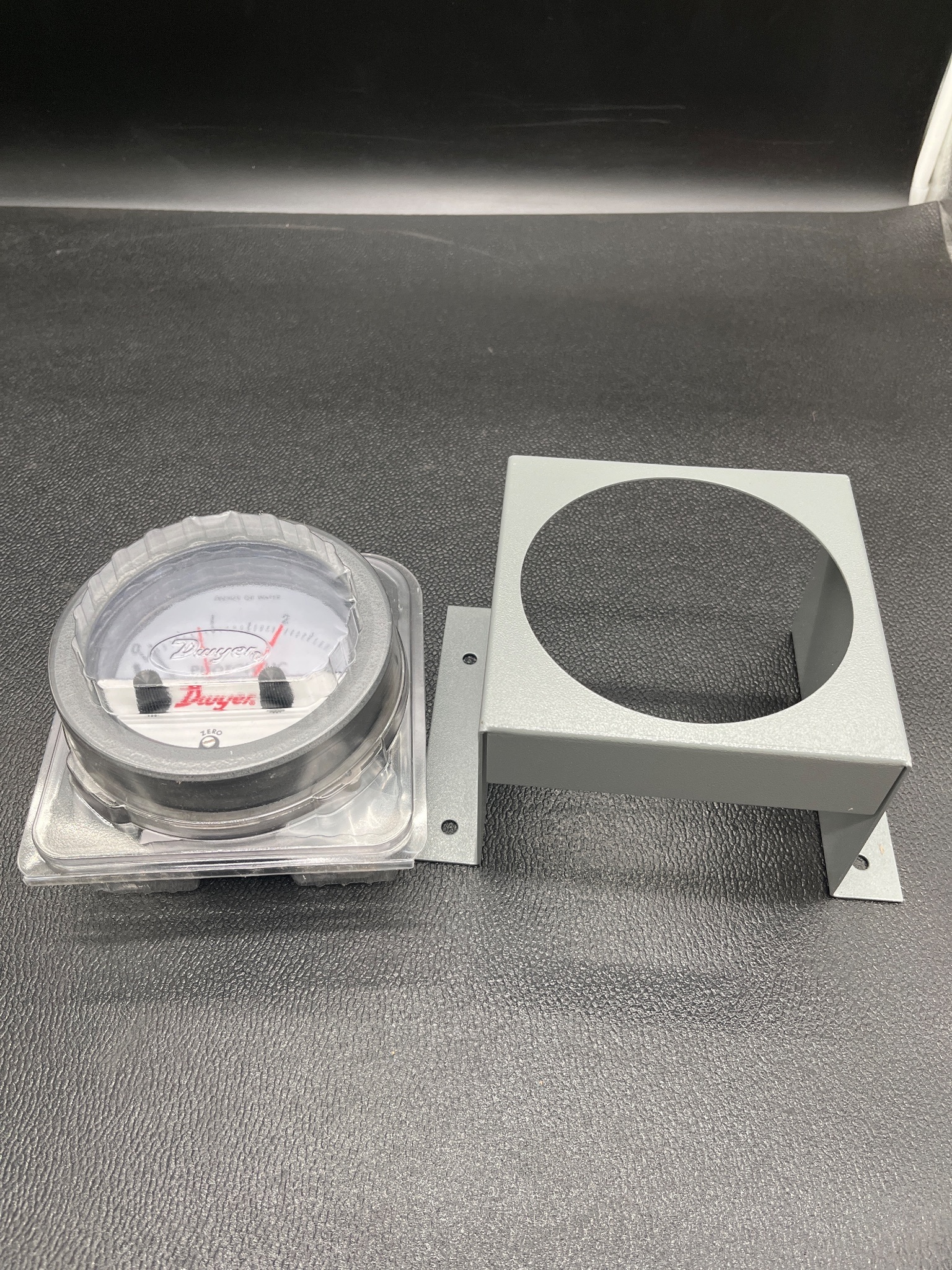 DWYER 3003MR-SF Pressure Gauge NEW 0