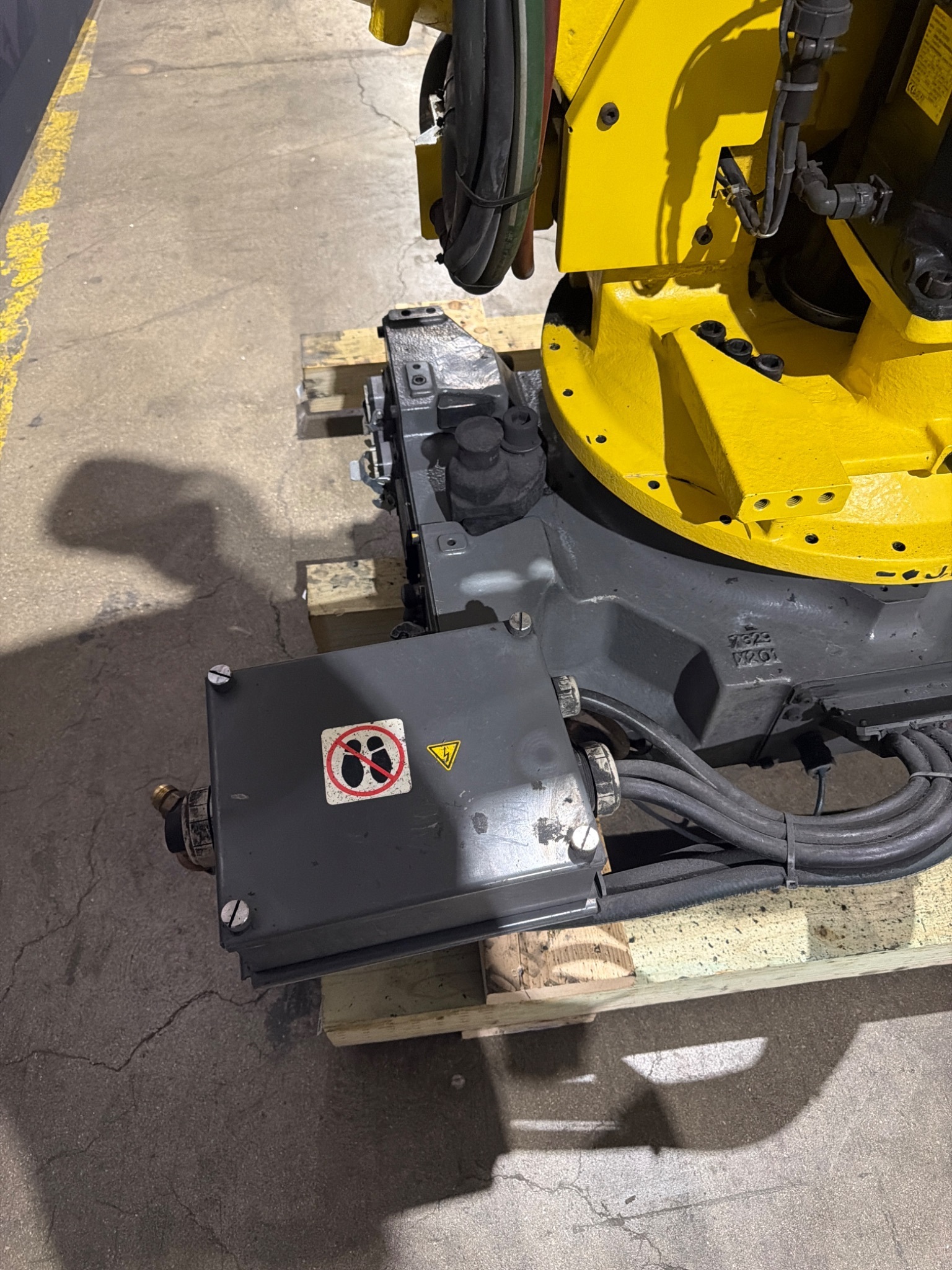 FANUC R-2000iB/210F Complete w/ R-30iB Controls USED 9