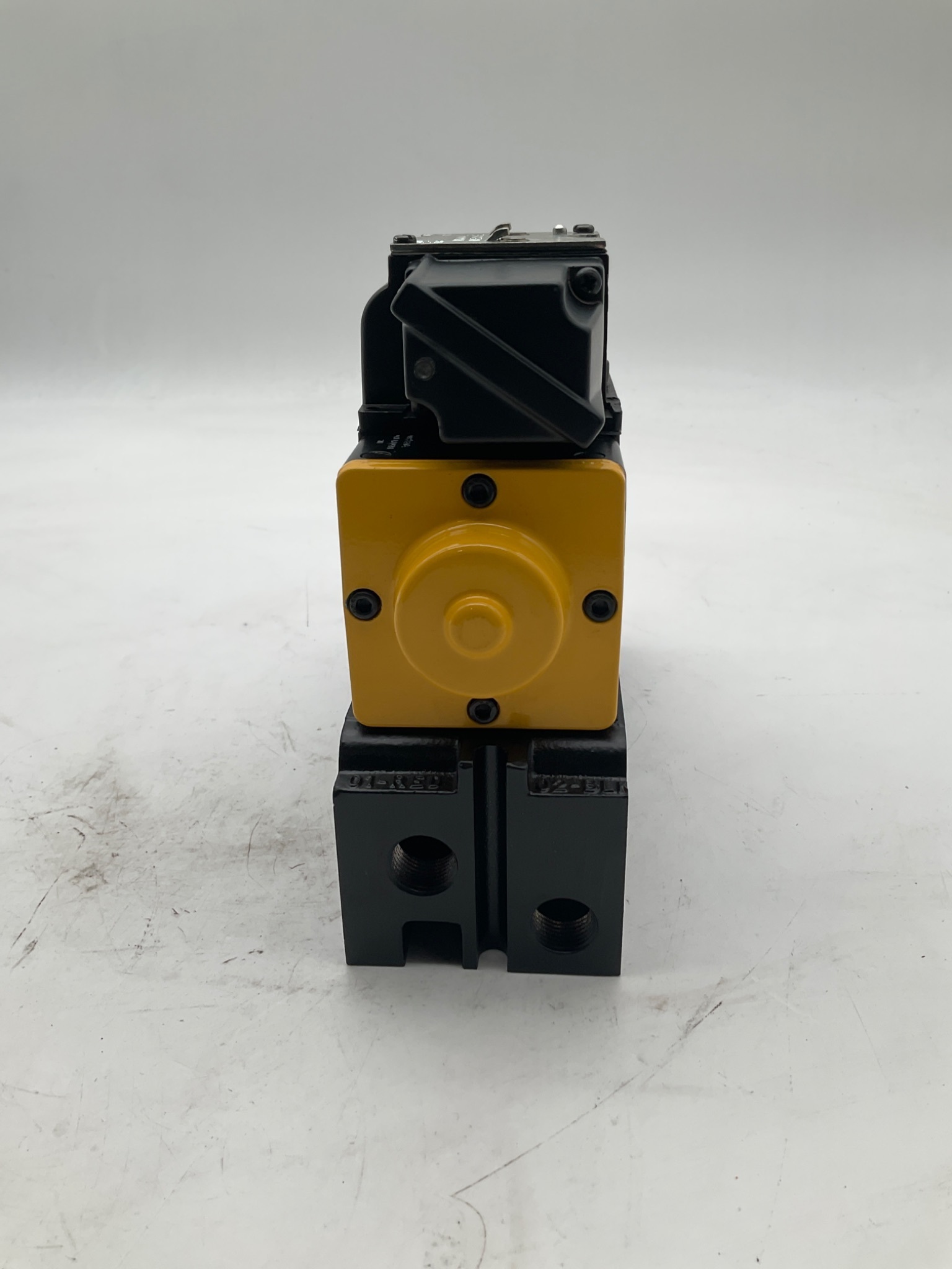 PARKER HHB4085001L Directional Control Valve USED 2