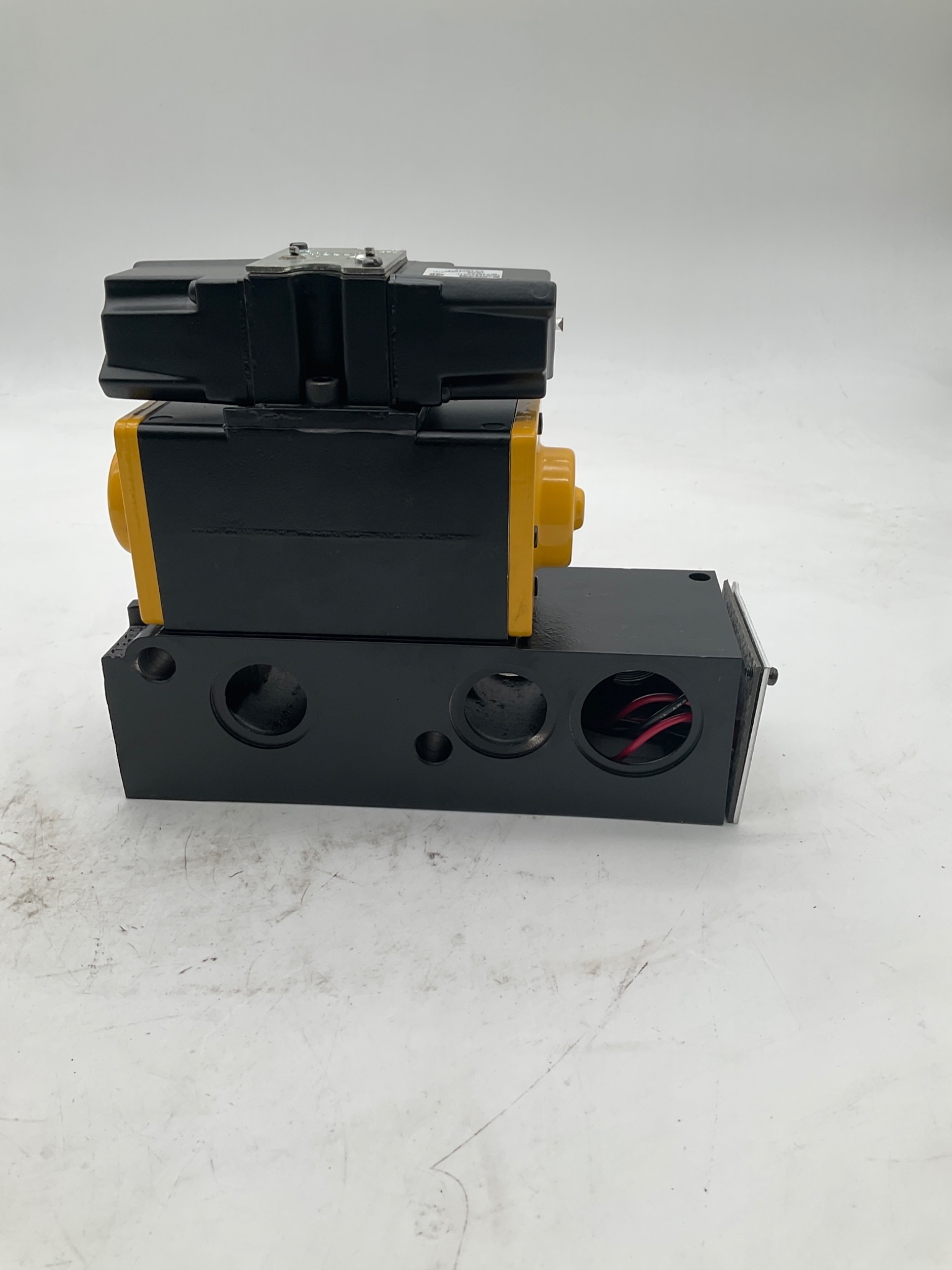 PARKER HHB4085001L Directional Control Valve USED 3