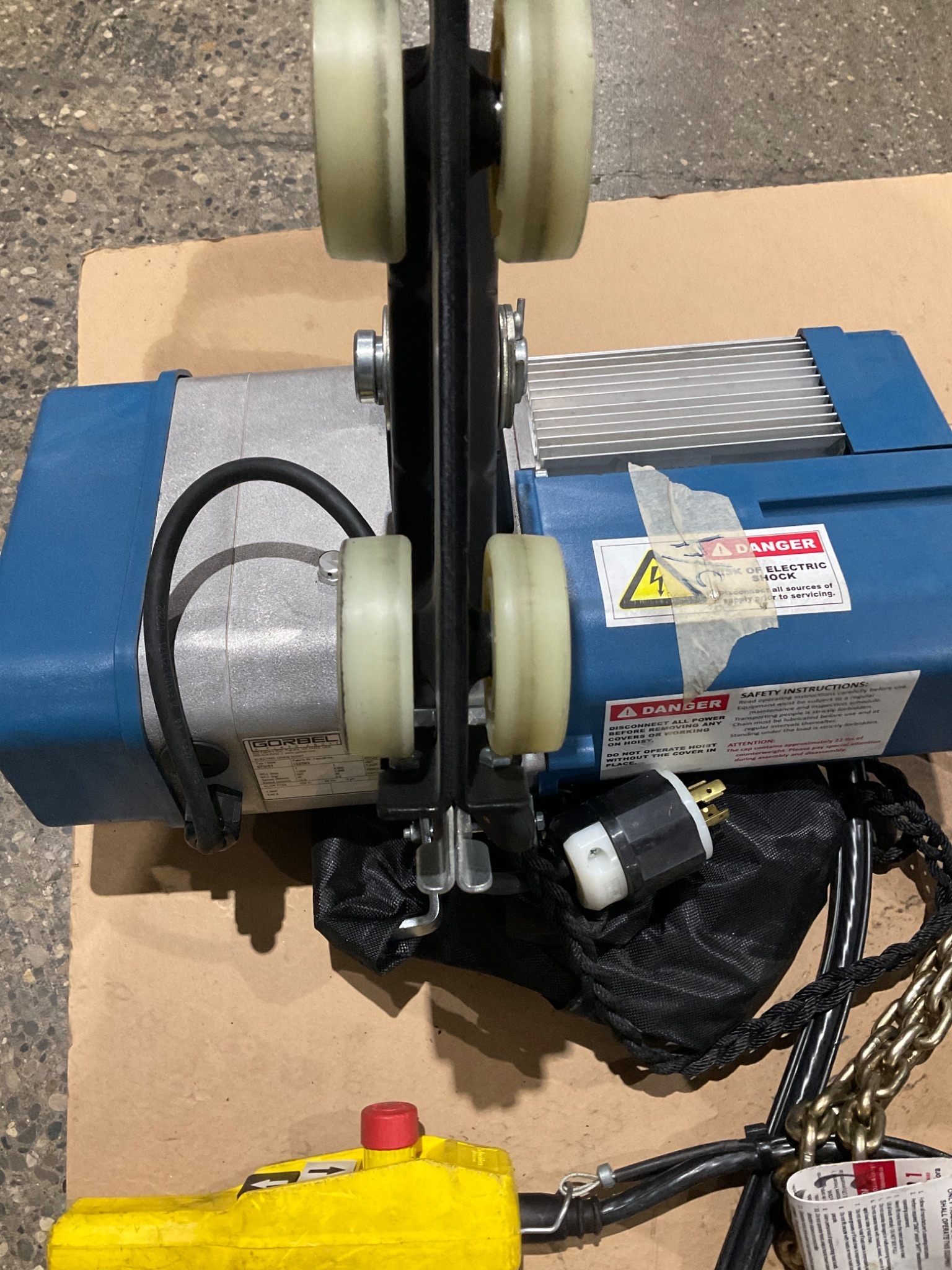 GORBEL 070/51 1-TON CAPACITY ENCLOSED TRACK HOIST TROLLEY USED 0