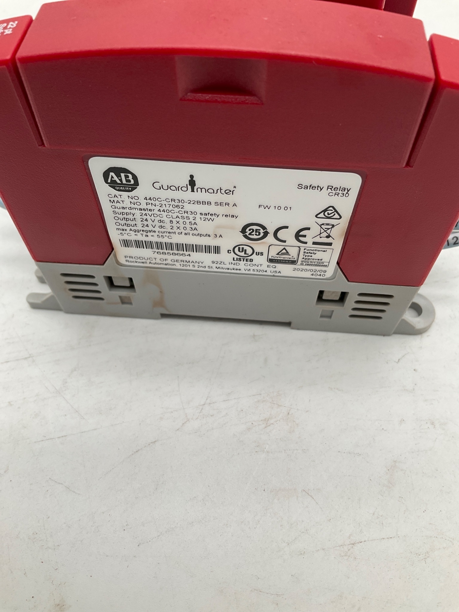 ALLEN BRADLEY 440C-CR30-22BBB GuardMaster Safety Relay USED 2