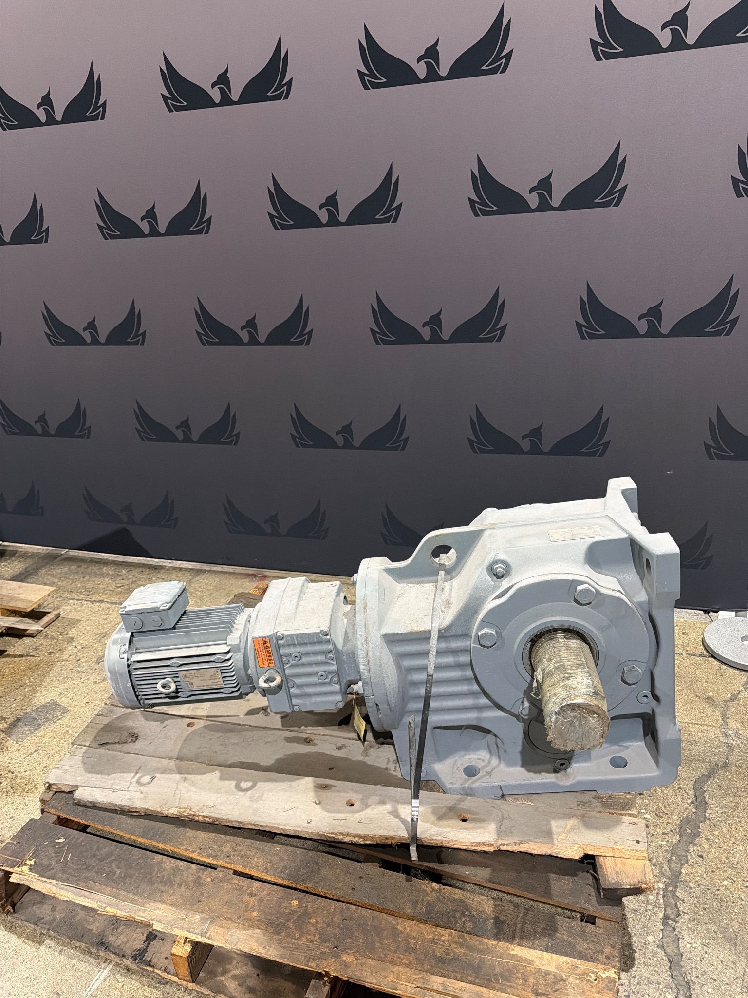SEW-EURODRIVE K107R77DRE100L4 K-Series Helical Bevel Gearmotor USED 0