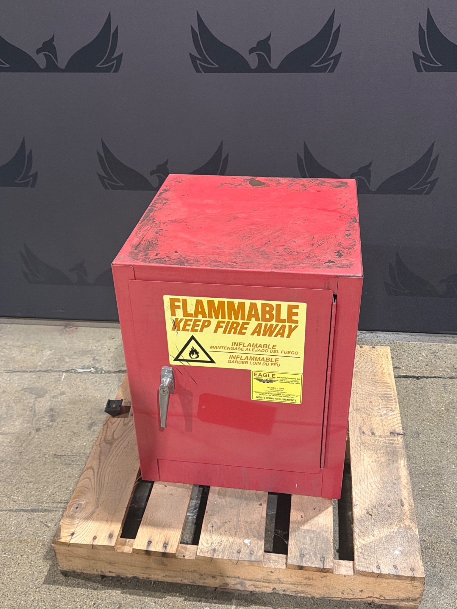 EAGLE MANUFACTURING 1904 Safety Storage Cabinet 4 Gal USED 0